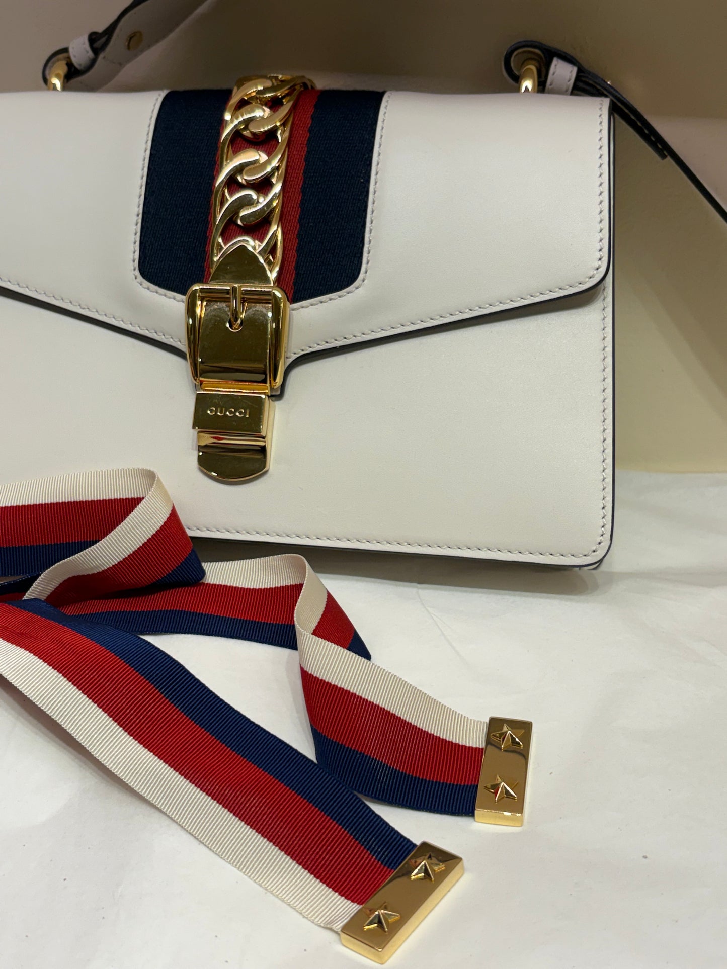 Gucci Silvye borsa in pelle bianca doppia tracolla
