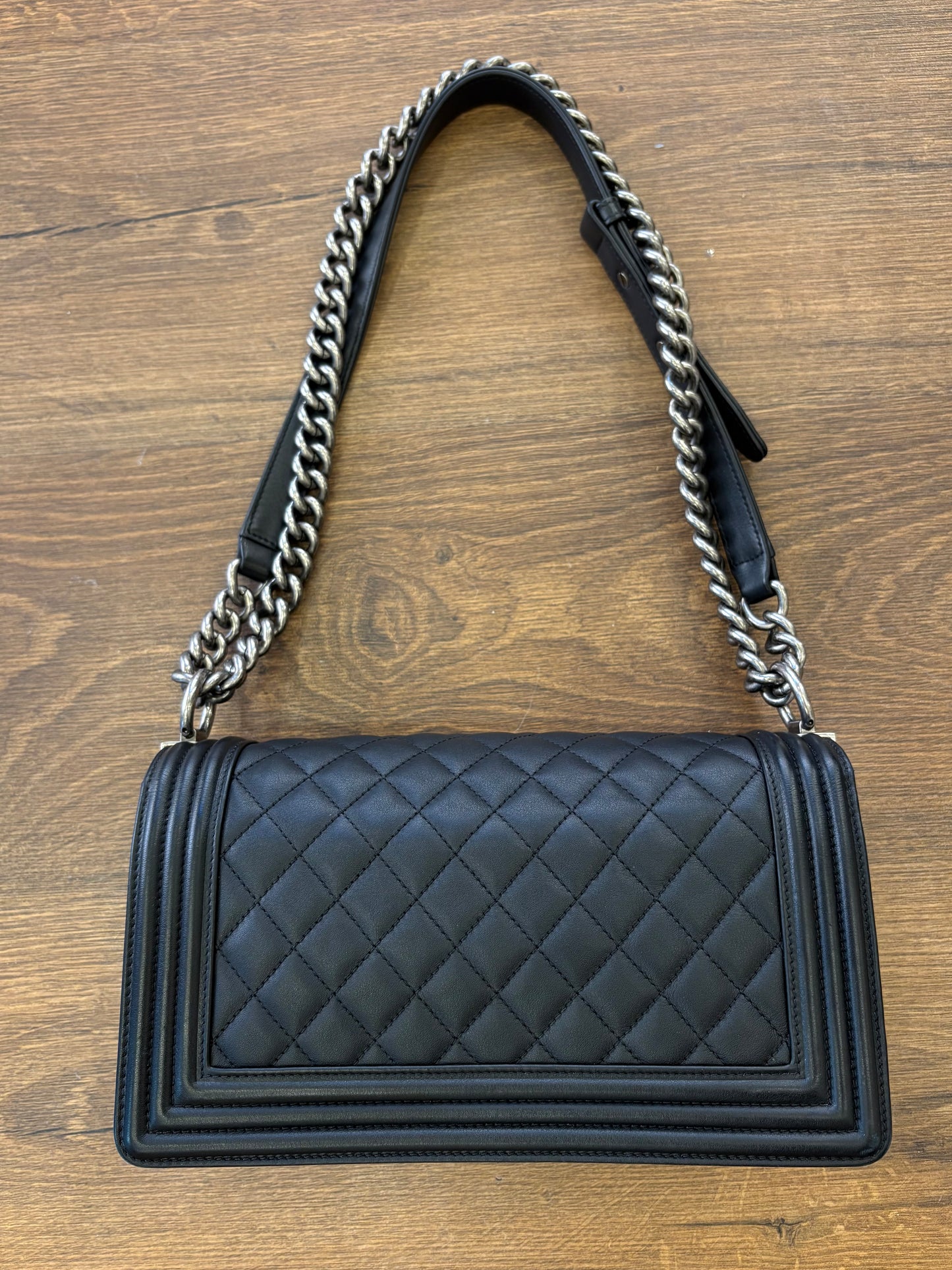 Chanel boy in pelle matelasse ‘ nera e rutenio