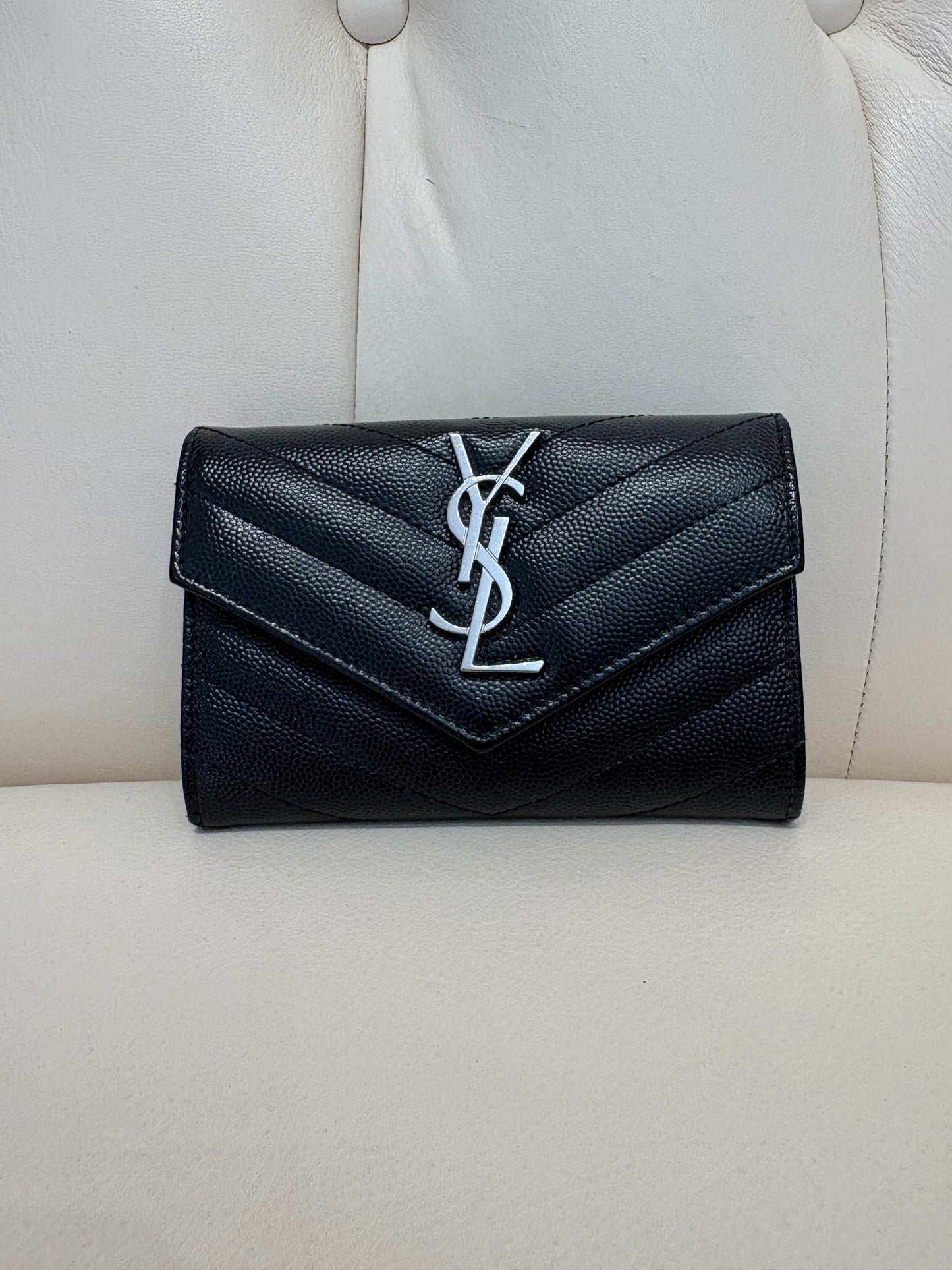 Ysl Cassandre porta carte in pelle goffrata grain de poudre