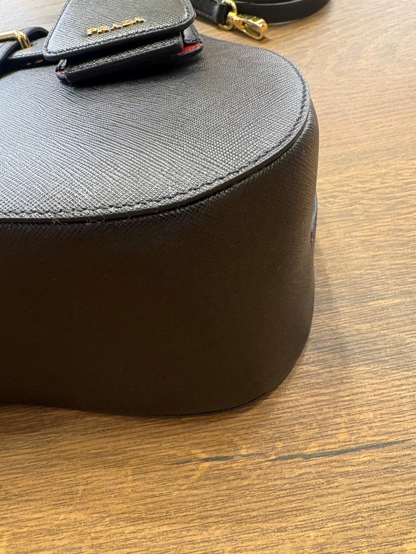 Borsa Prada Sidonie Top Handle in Pelle Saffiano Nera con Finiture Oro