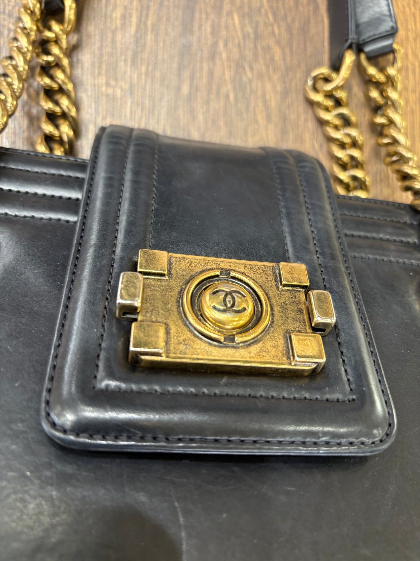 Chanel Boy large shopping in pelle nera