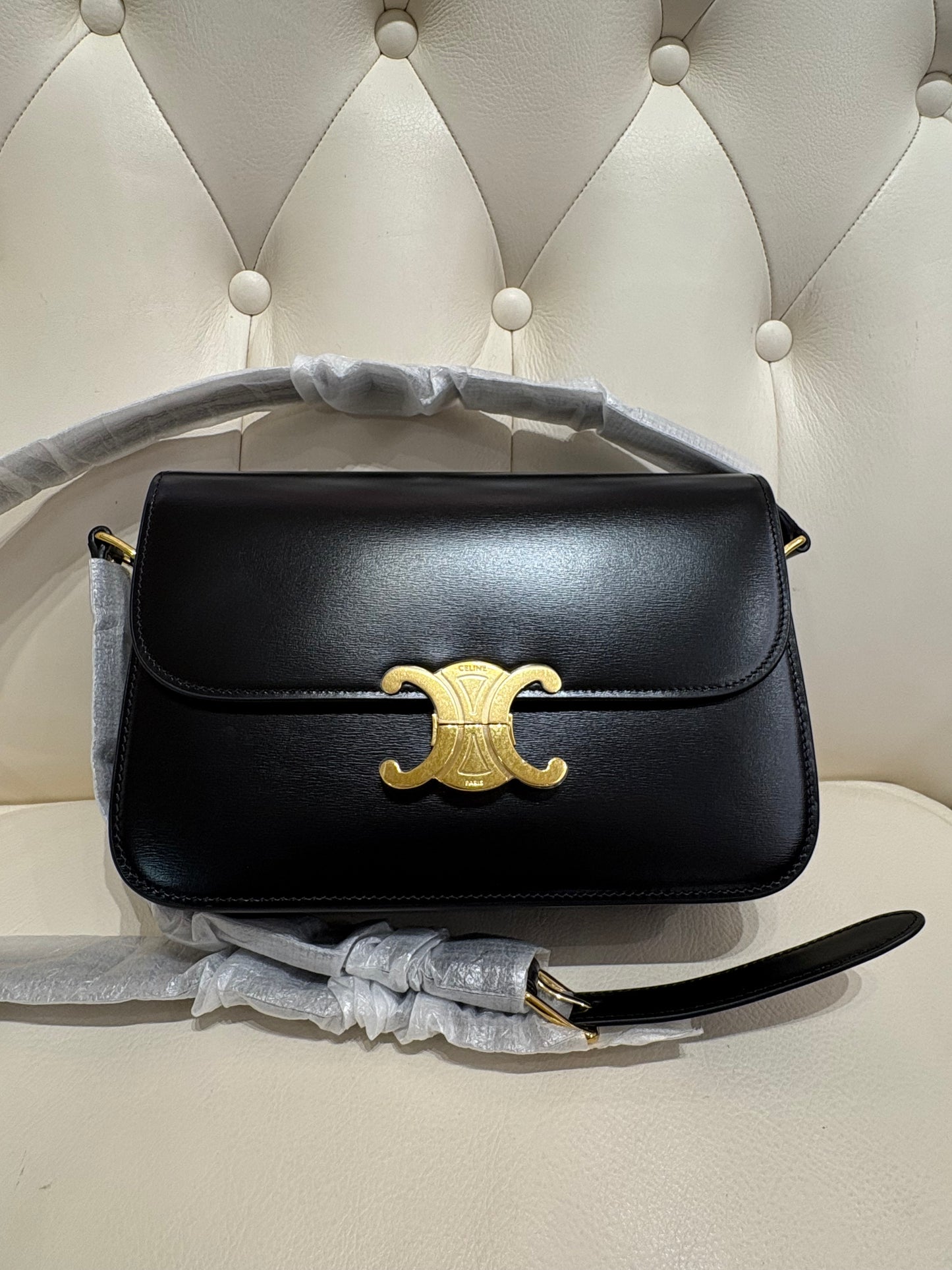 CELINE
BORSA TRIOMPHE CLASSIQUE IN PELLE DI VITELLO LUCIDA