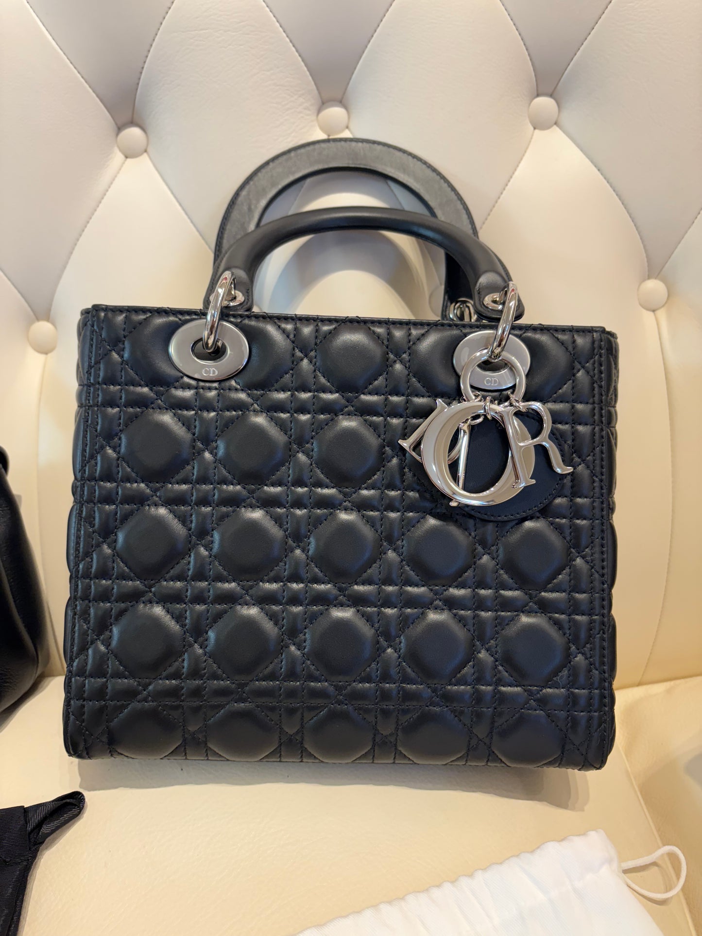 Lady Dior media in pelle di agnello nero metallo silver