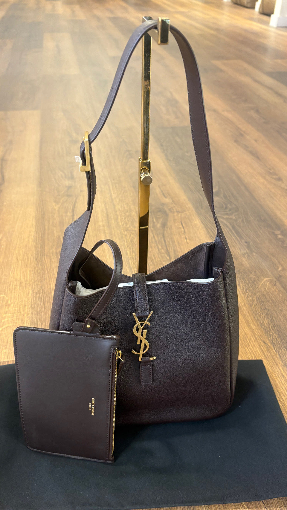 YSL LE 5 À 7 SMALL MORBIDA IN PELLE MARTELLATA