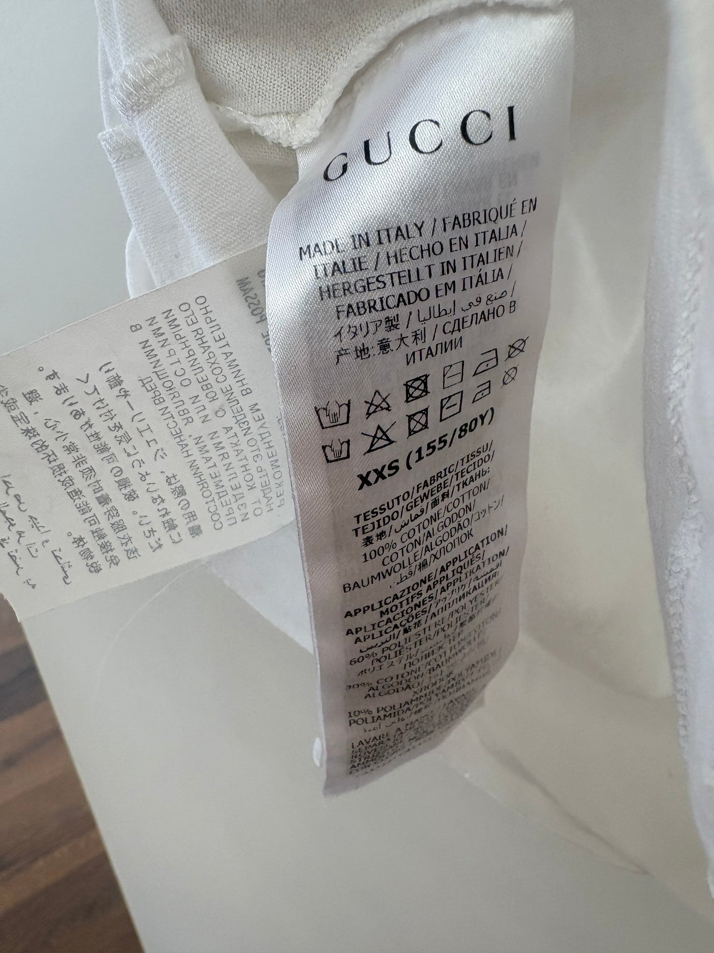 T-shirt Gucci con Logo Vintage Effetto Distressed