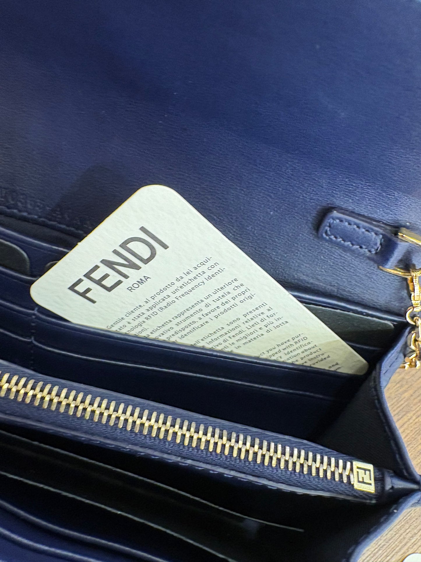 Borsa Fendi Wallet on Chain "F is Fendi" in Pelle Navy. Nuova