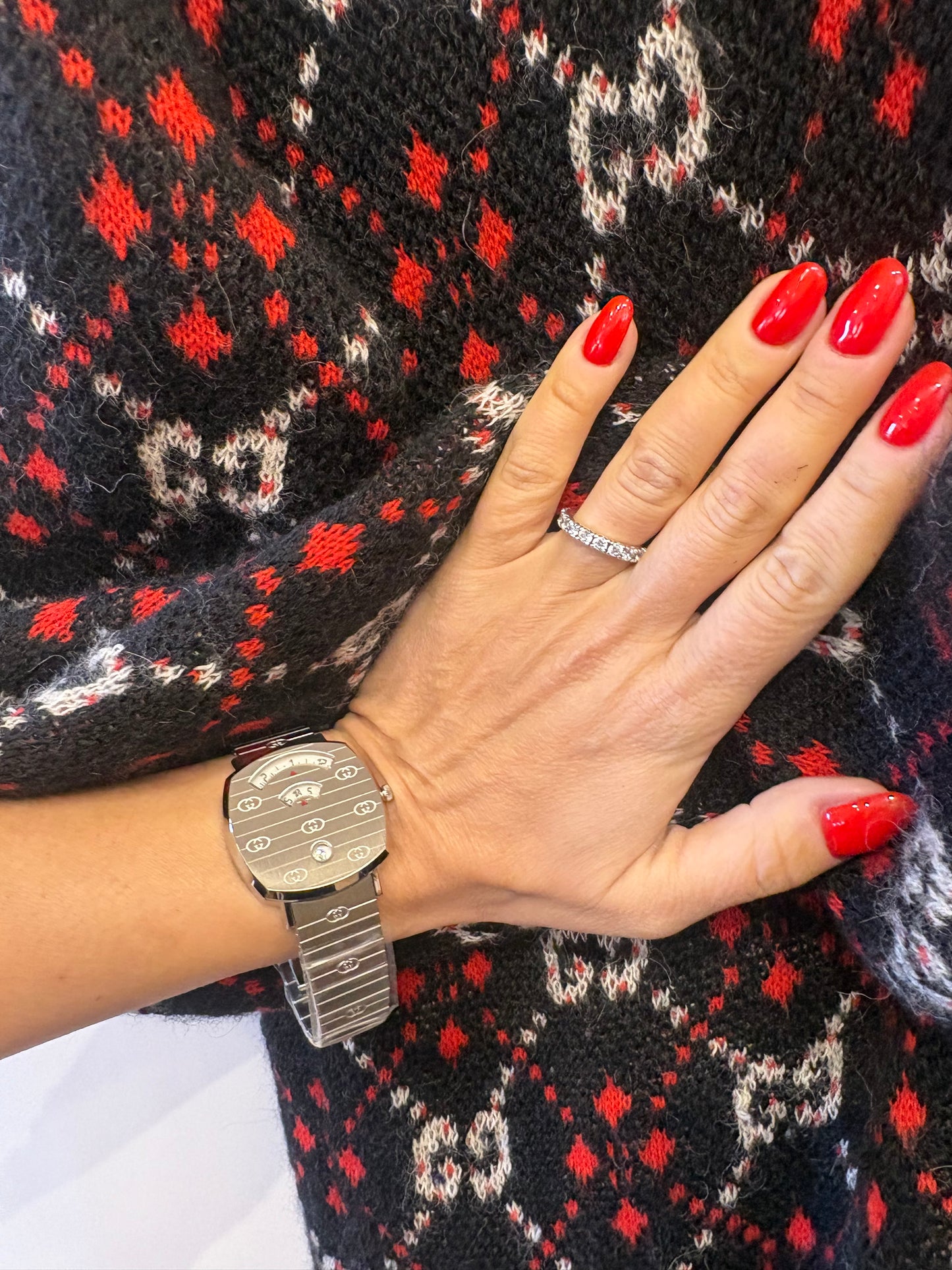 Gucci Grip orologio Gucci Grip in acciaio inossidabile con motivo GG inciso .nuovo