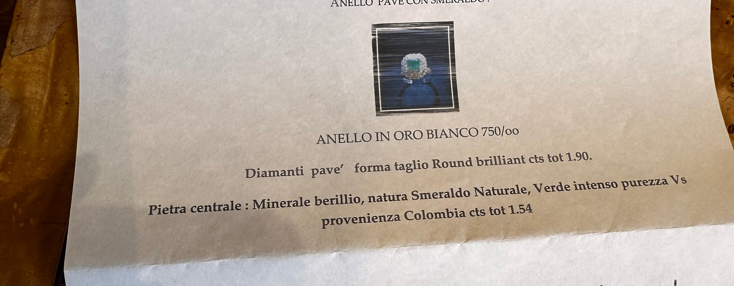 Anello oro bianco diamanti e smeraldo