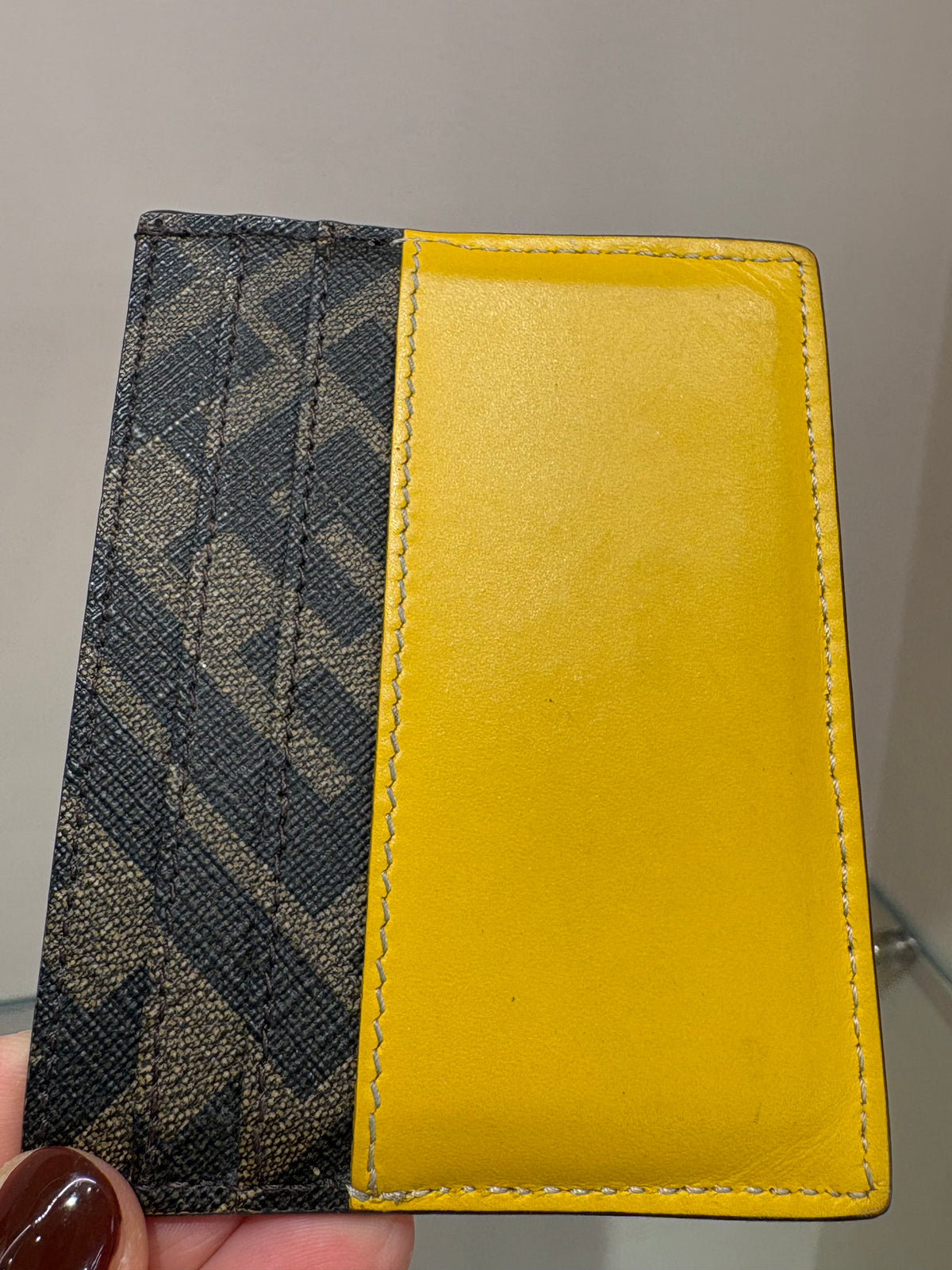 Fendi Portacarte FF Squared in Pelle e Tessuto Jacquard – Giallo Mimosa e Tabacco