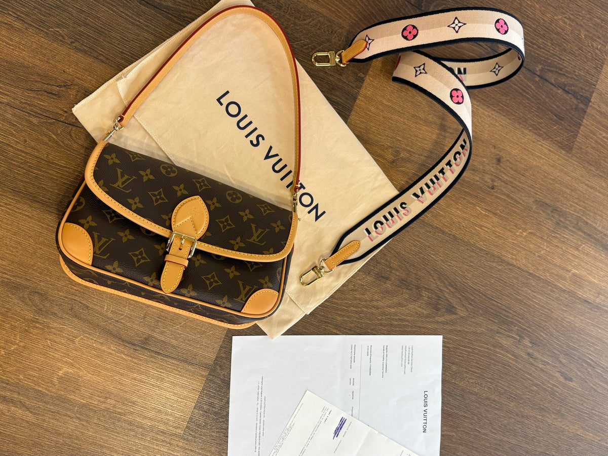 Louis Vuitton Borsa Messenger Diane PM in Tela Monogram con Tracolla Jacquard. Nuovo