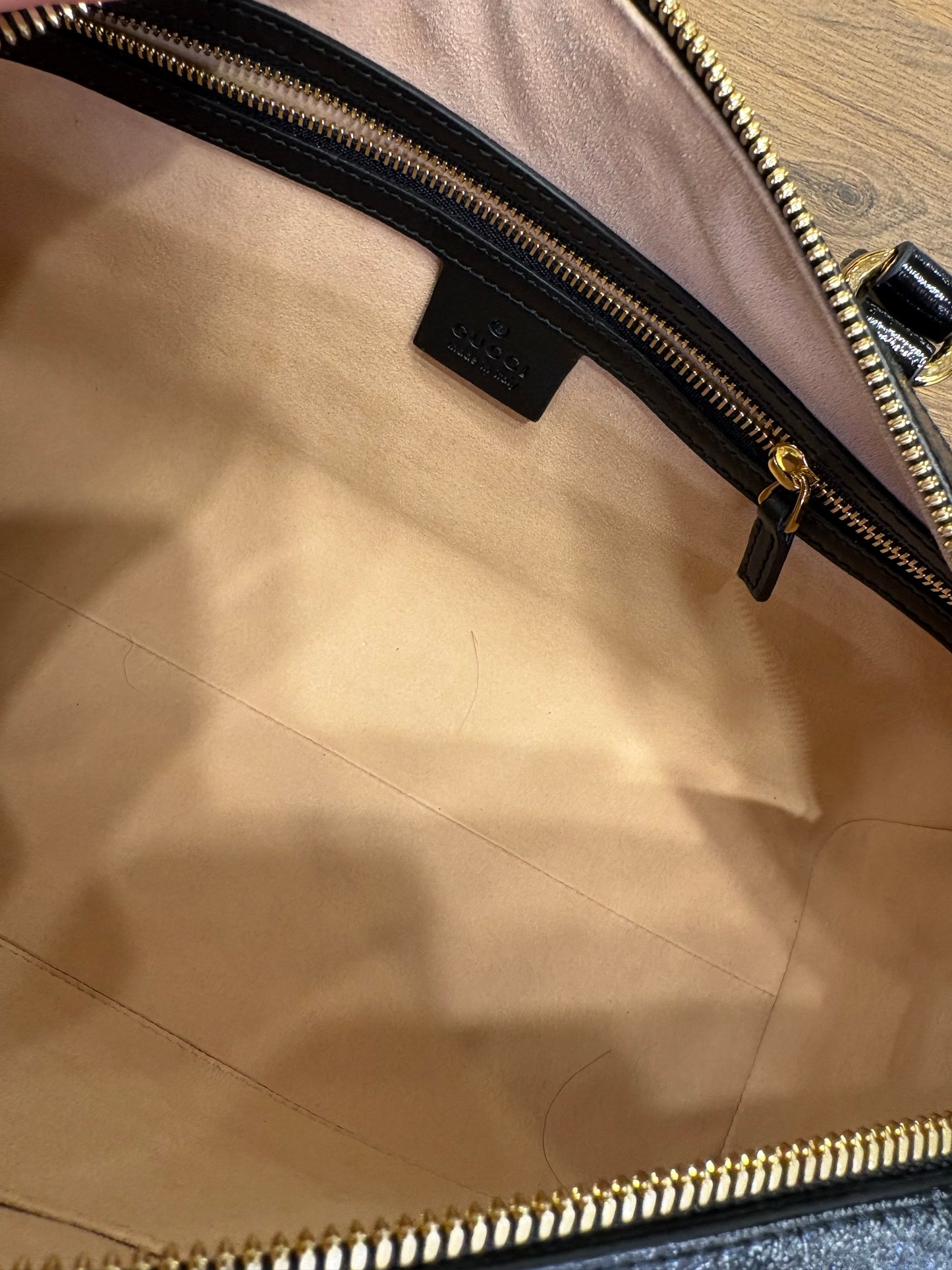 Borsa Bauletto Gucci Ophidia Medium in Pelle Scamosciata e Vernice. Nuovo