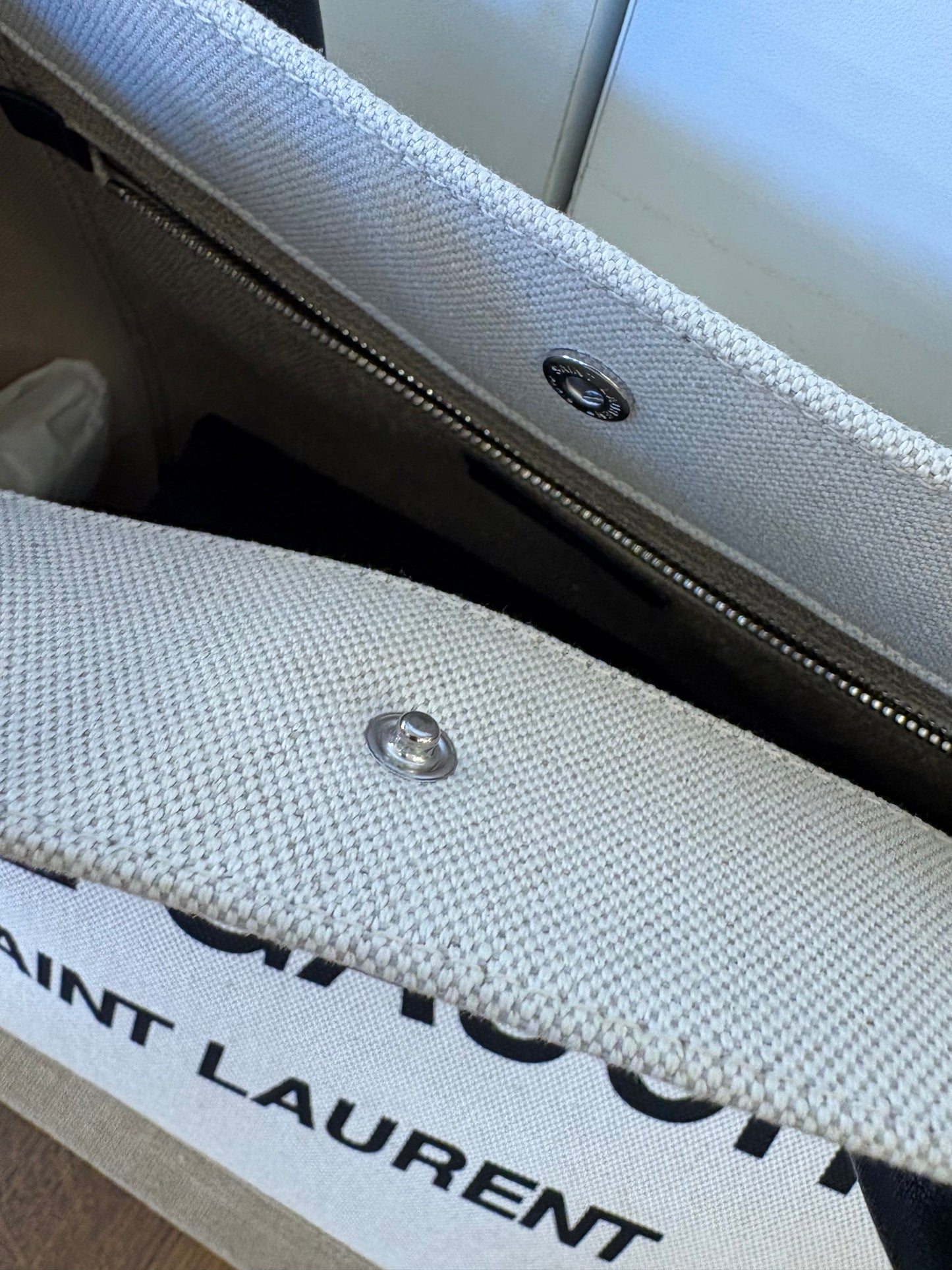 Saint Laurent Borsa Tote Rive Gauche Grande in Canvas e Pelle. Nuovo