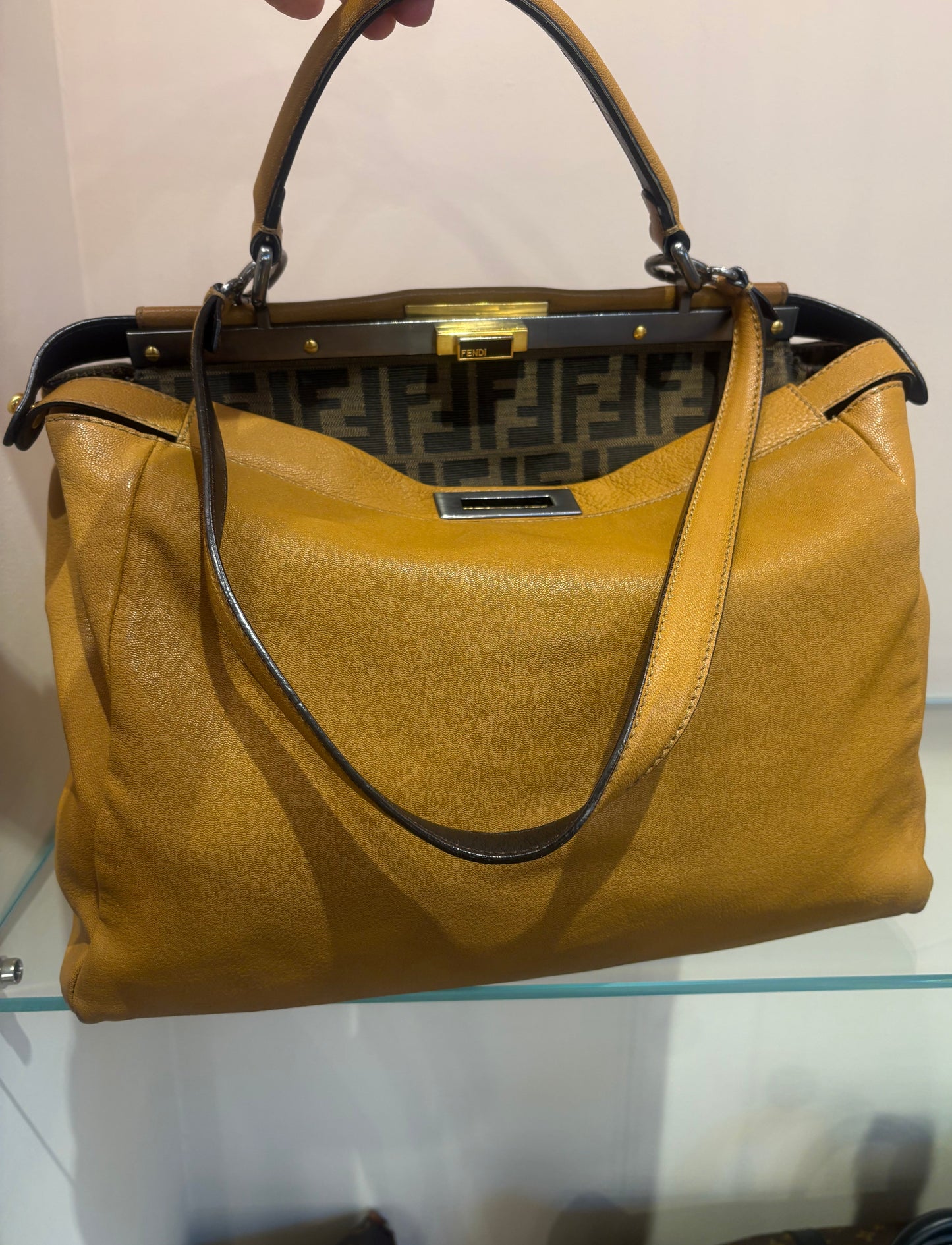 Fendi Peekaboo Large in Pelle Color Ocra con Interno Logo FF