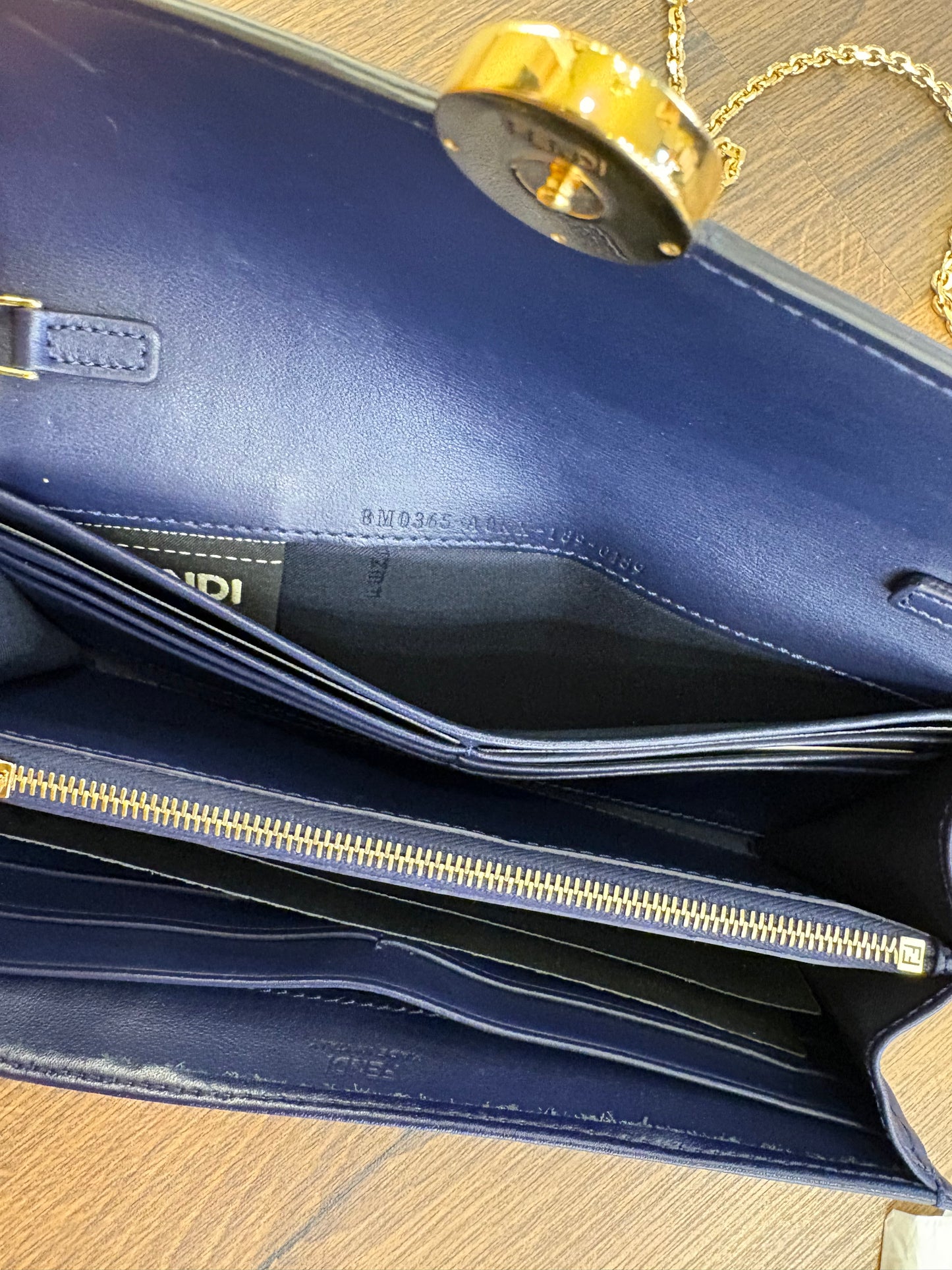 Borsa Fendi Wallet on Chain "F is Fendi" in Pelle Navy. Nuova