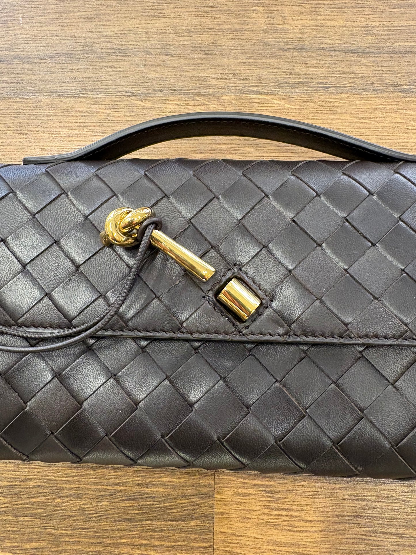 Bottega Veneta Andiamo clutch (fondant). Nuovo