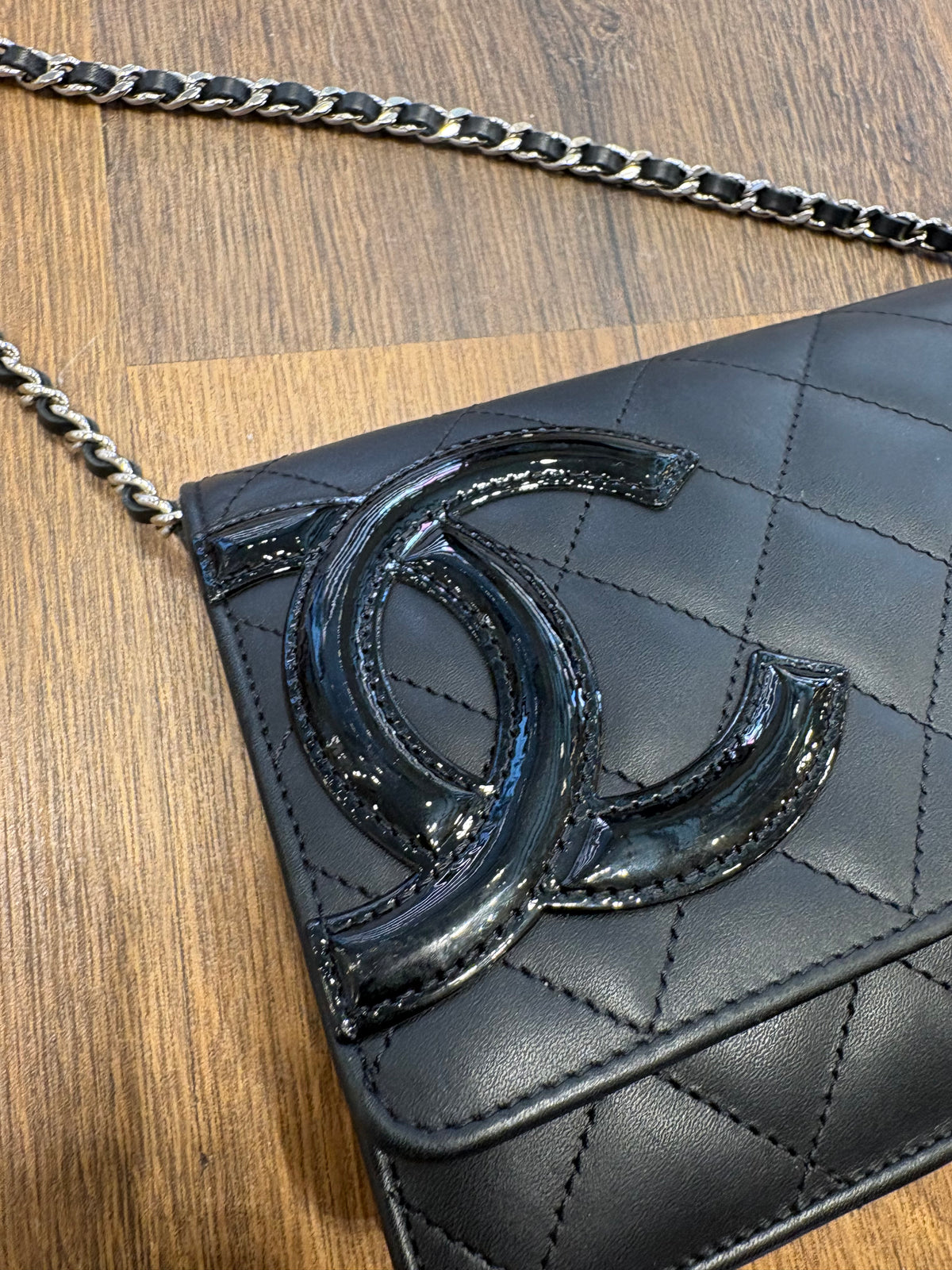 Chanel  Wallet on Chain (WOC) Cambon in Pelle di Vitello Trapuntata Nera Metallo Argento