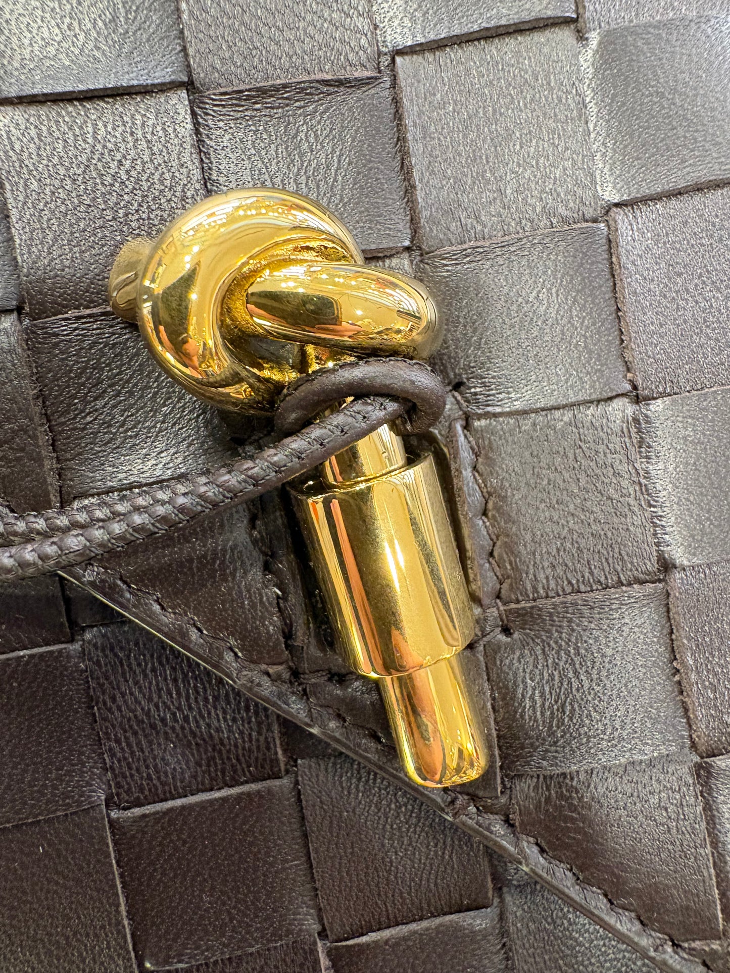 Bottega Veneta Andiamo clutch (fondant). Nuovo