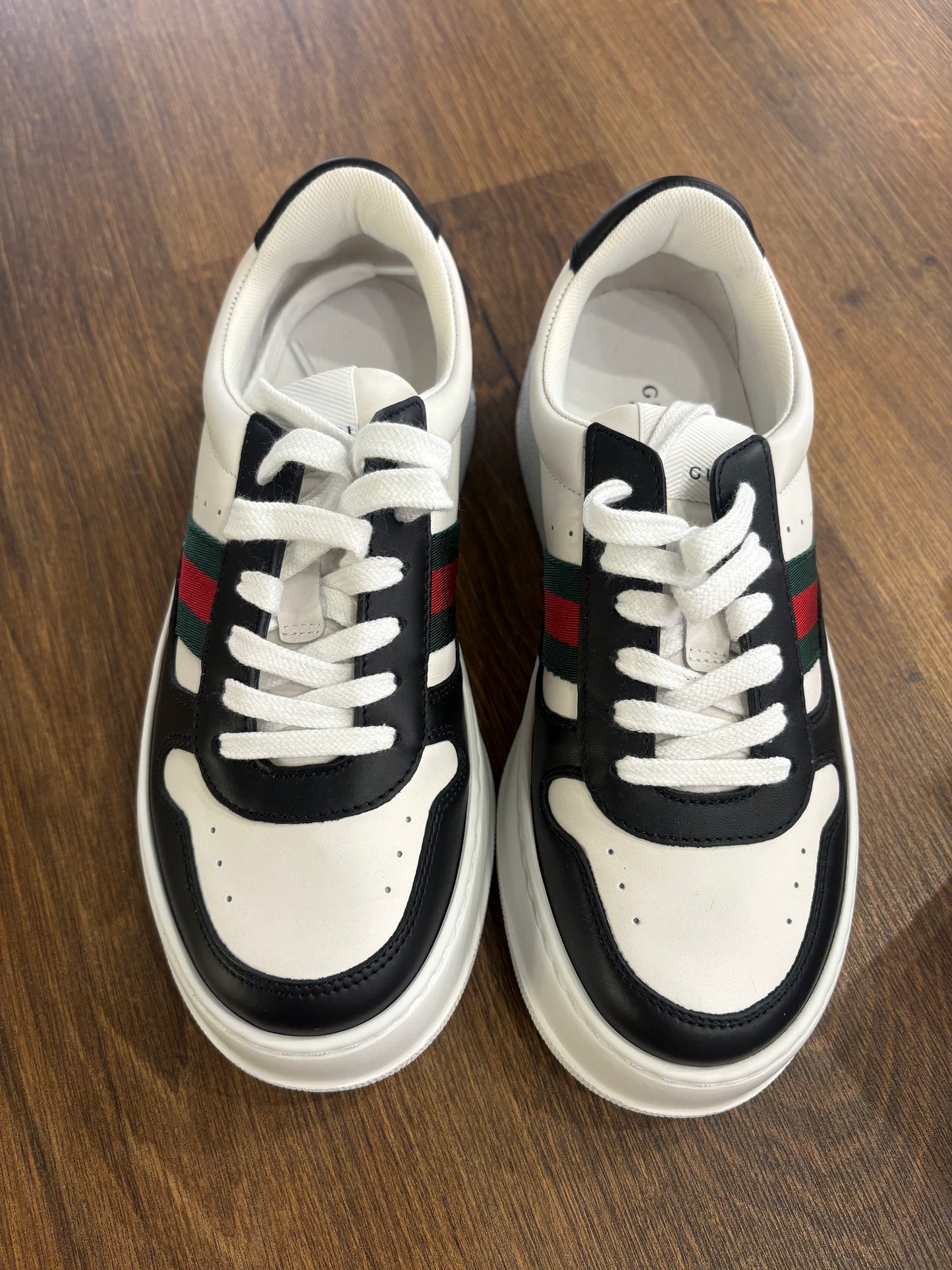 Sneakers Chunky B Gucci in Pelle Bicolore Bianca e Nera con Nastro Web 37. Nuovo