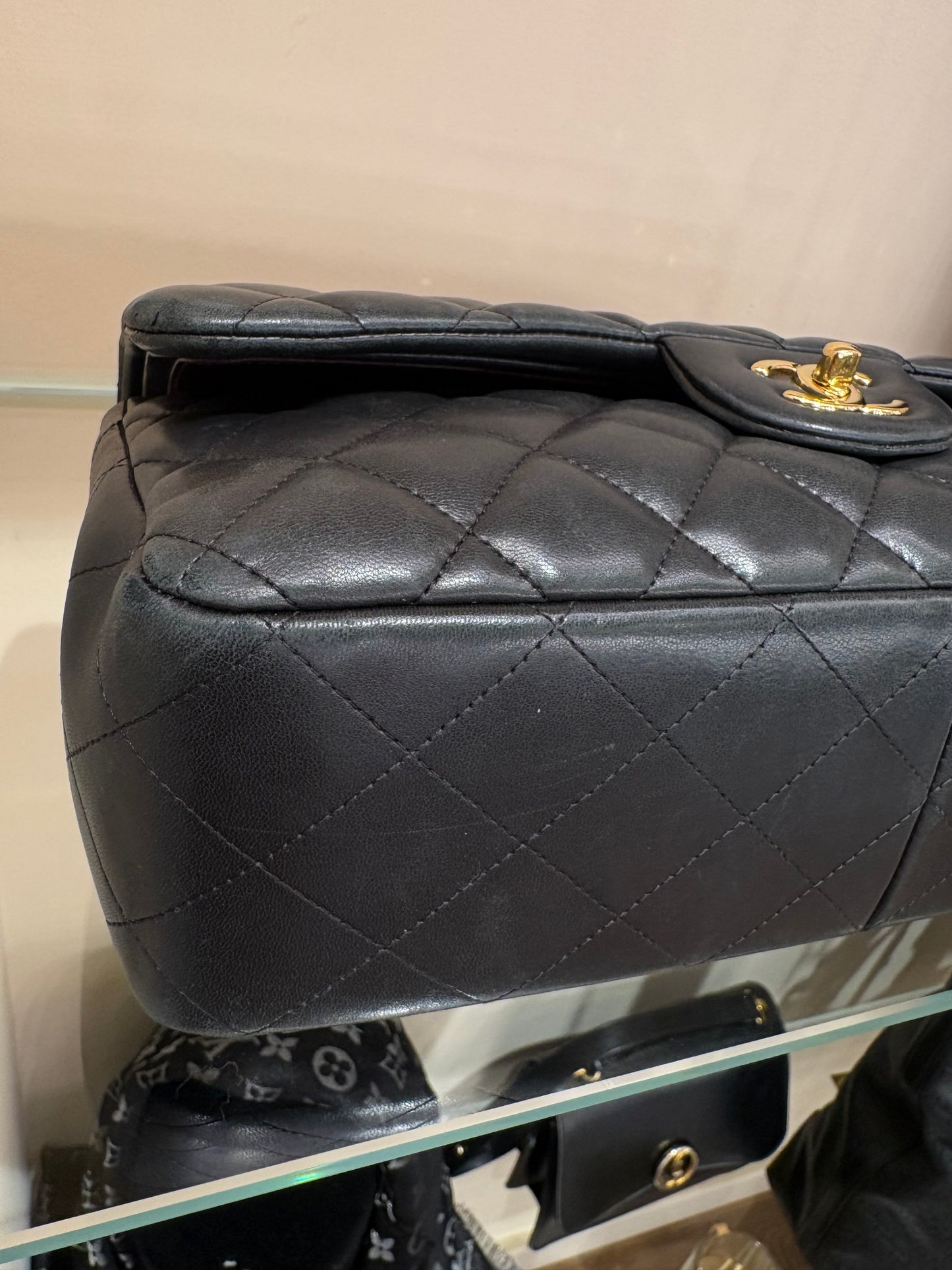 Chanel Classic Double Flap Jumbo 30 cm Pelle di Agnello Nera con Hardware Dorato