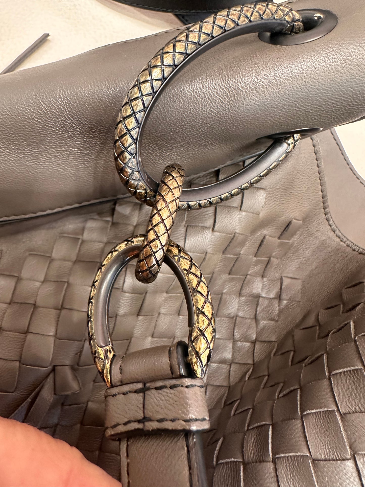 Bottega Veneta borsa Charleston in pelle intrecciata tortora