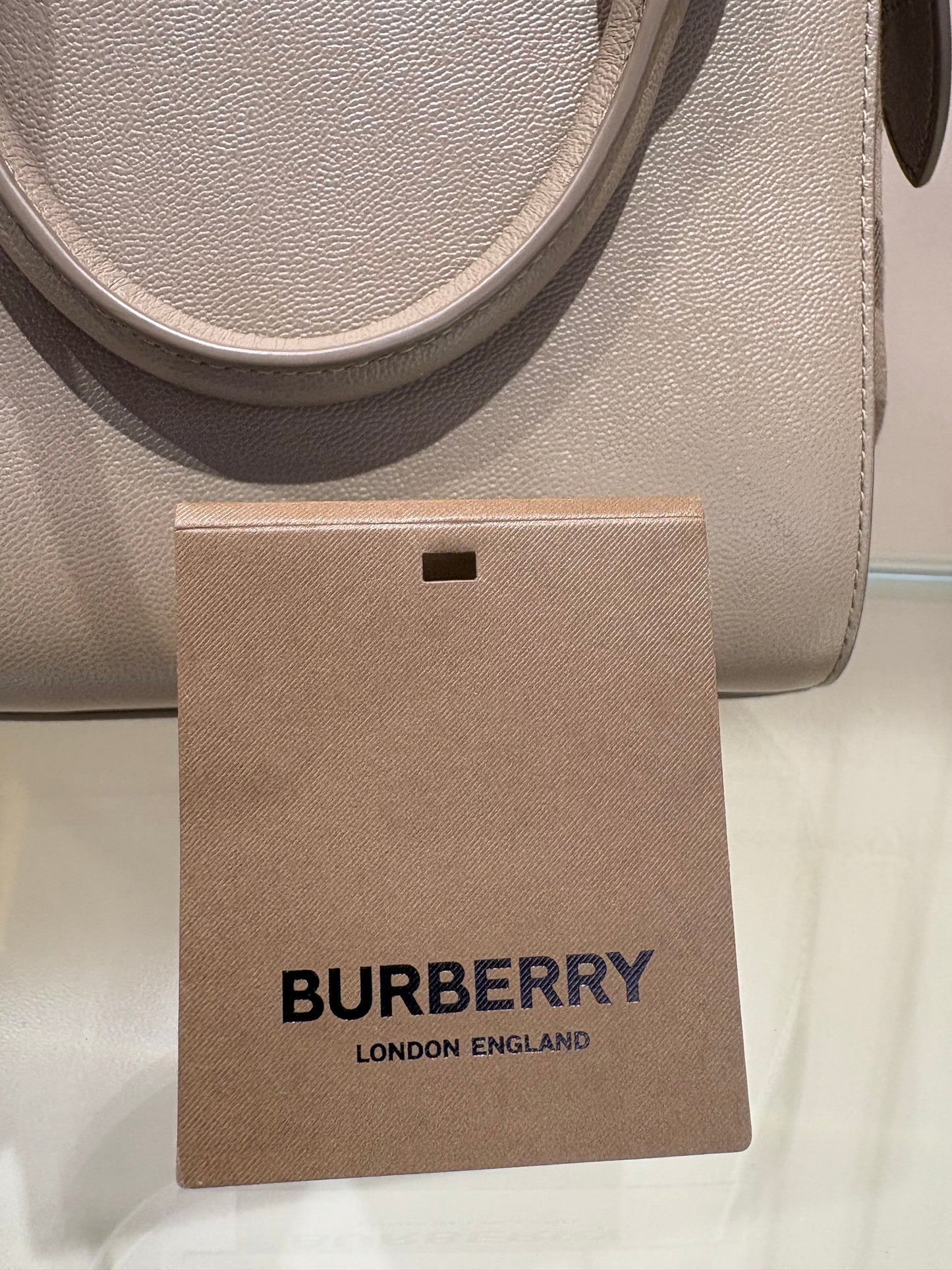 Burberry Borsa a Mano  Mini Banwell Tote in Pelle Martellata Beige -Tortora