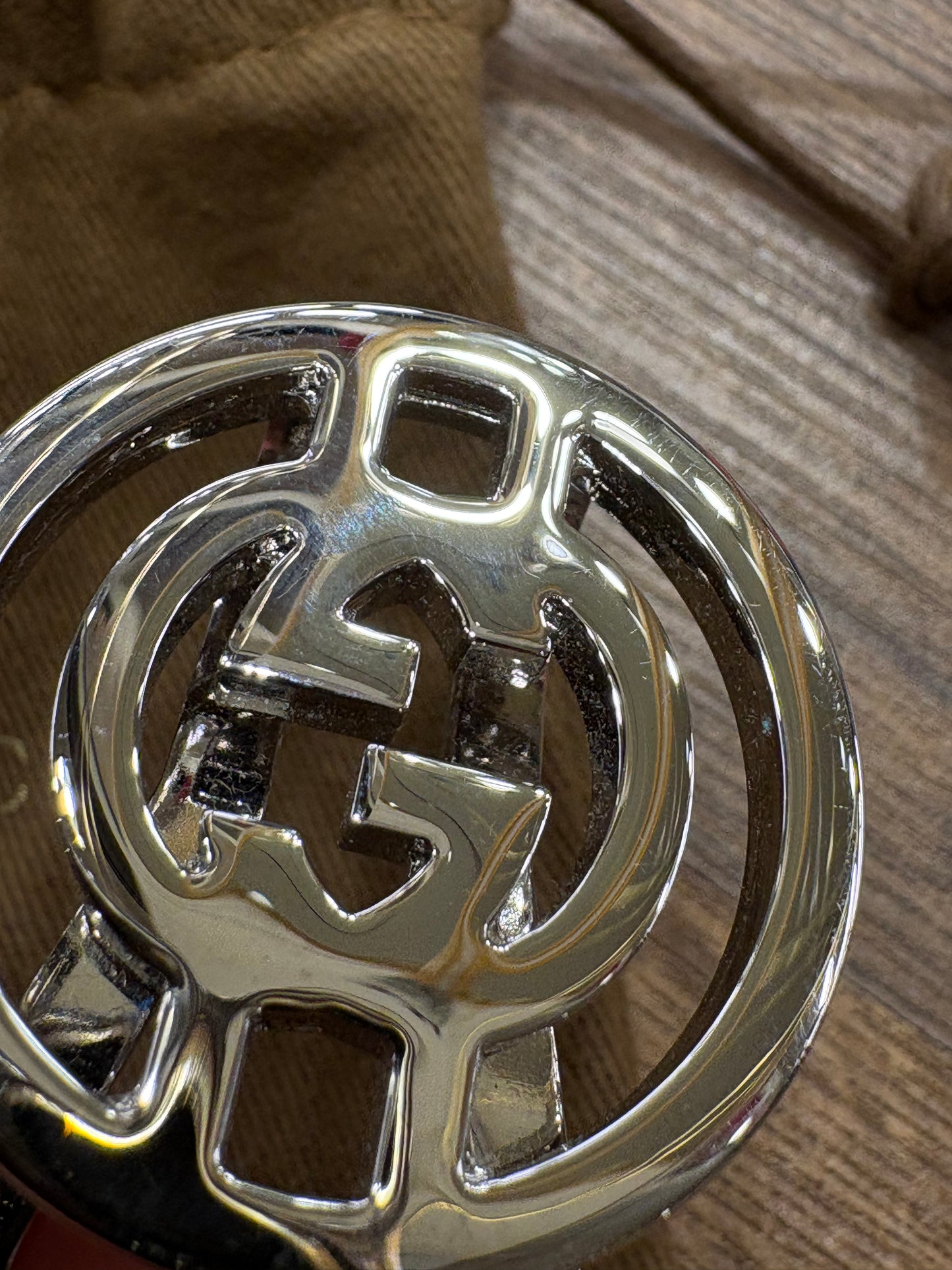 Gucci fermasoldi in metallo argentato . New