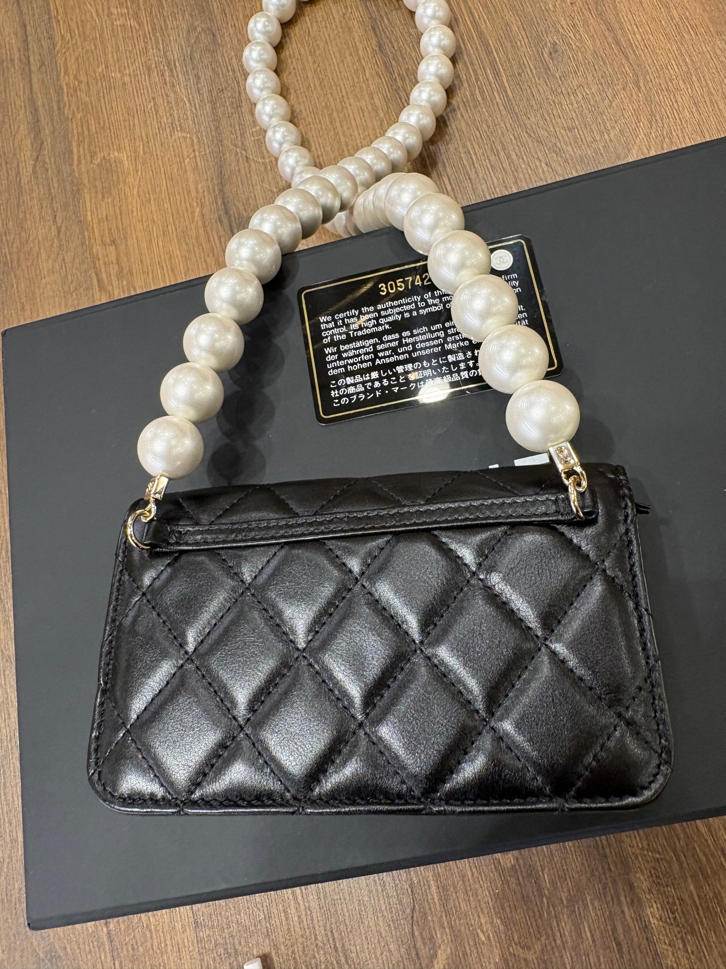 Chanel CC Mark Chain Wallet e perle