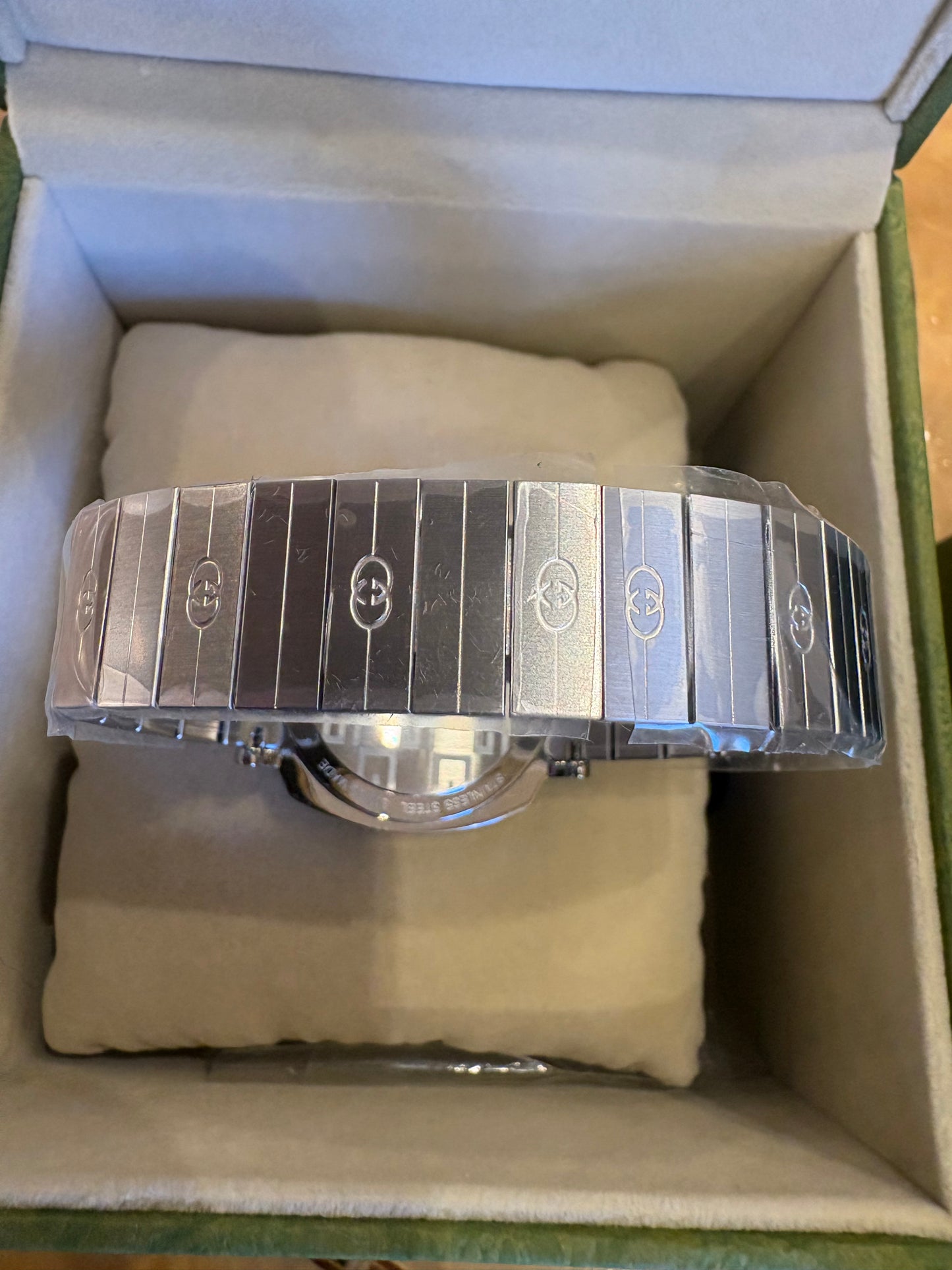 Gucci  Grip orologio Gucci Grip  in acciaio inossidabile con motivo GG inciso .nuovo