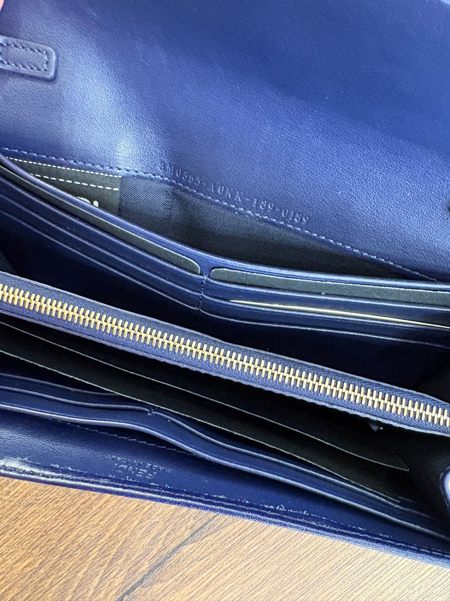 Borsa Fendi Wallet on Chain "F is Fendi" in Pelle Navy. Nuova