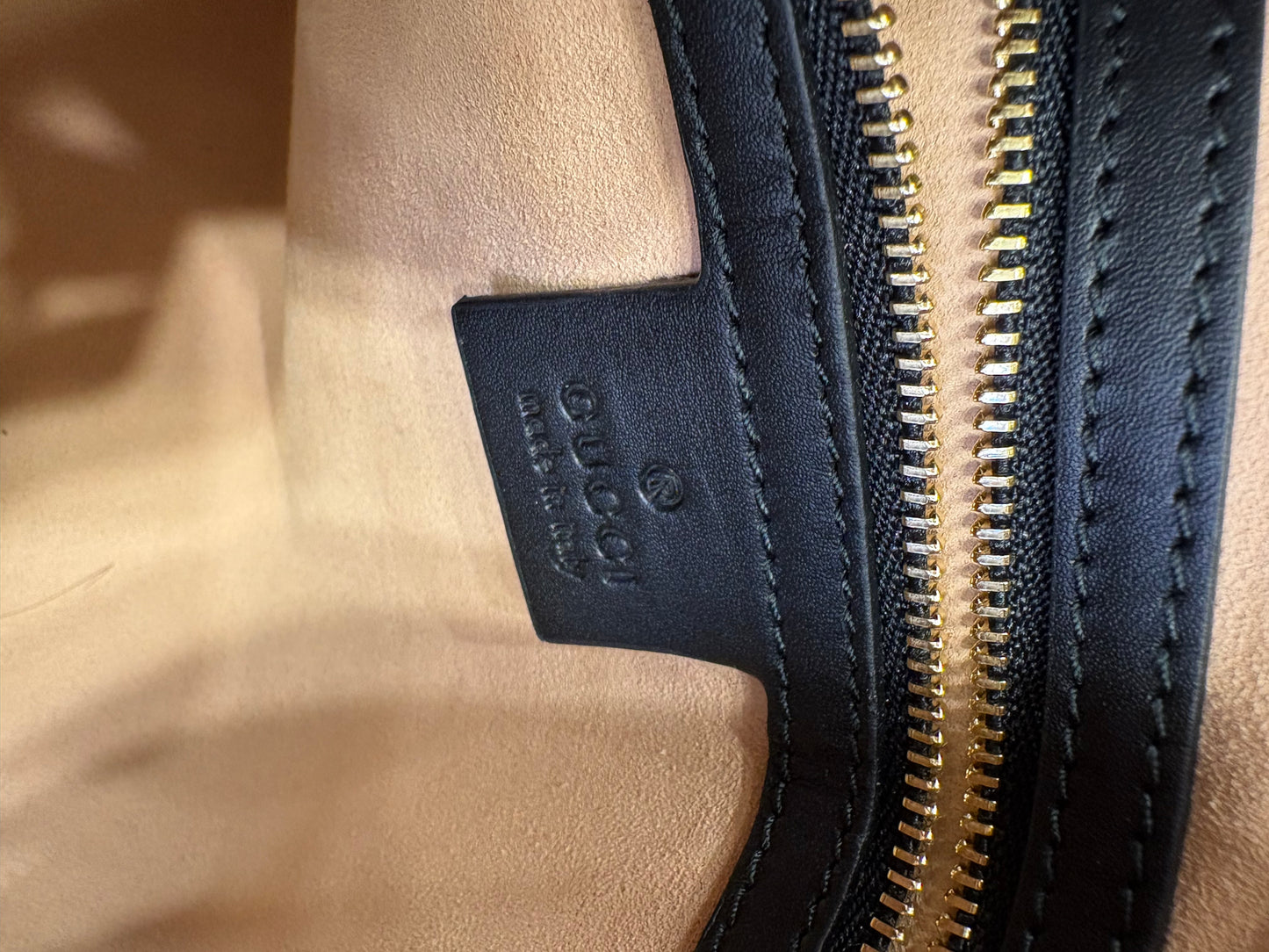 Borsa Bauletto Gucci Ophidia Medium in Pelle Scamosciata e Vernice. Nuovo