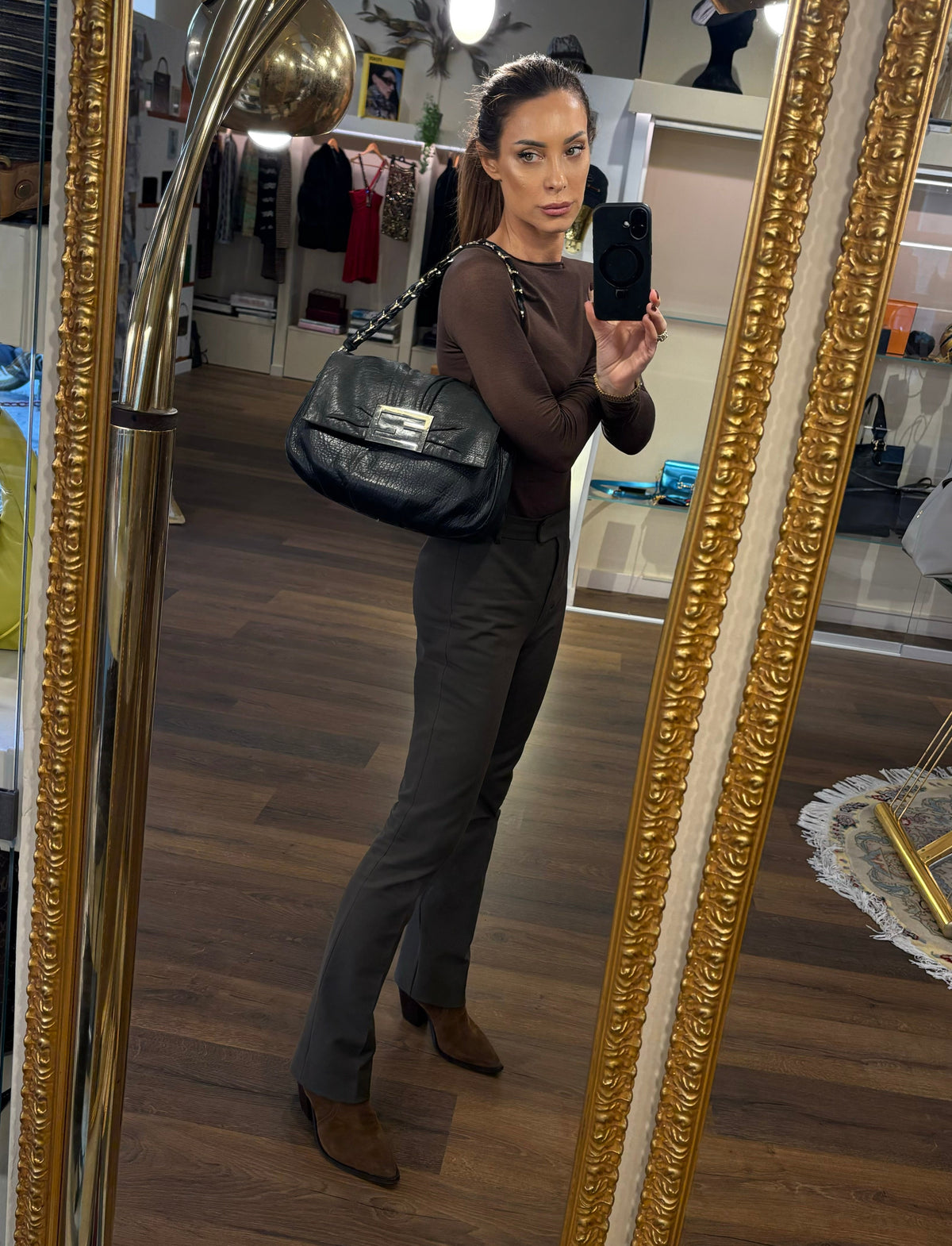 Fendi Mia Bag borsa a spalla in pelle martellata nera