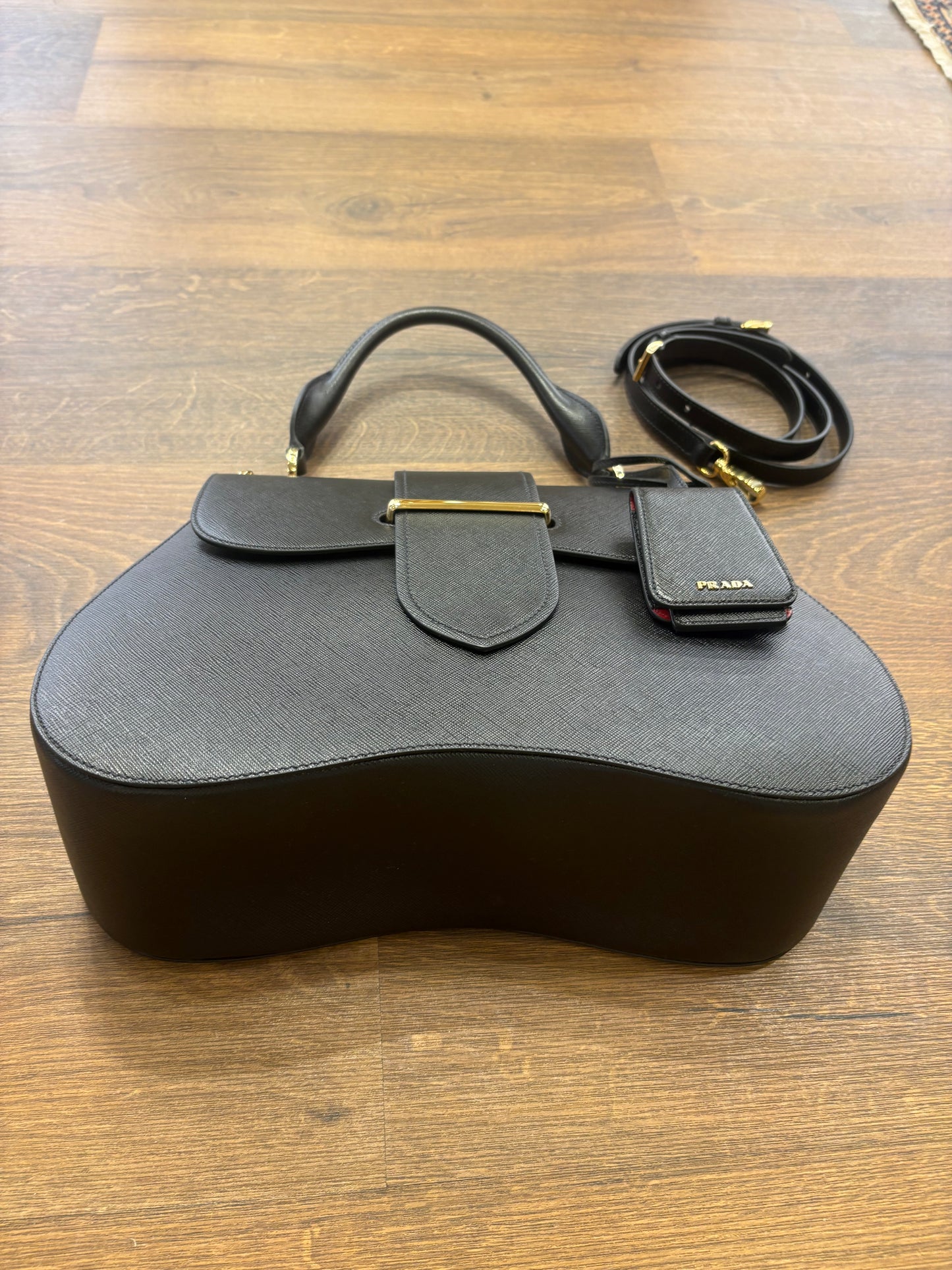 Borsa Prada Sidonie Top Handle in Pelle Saffiano Nera con Finiture Oro