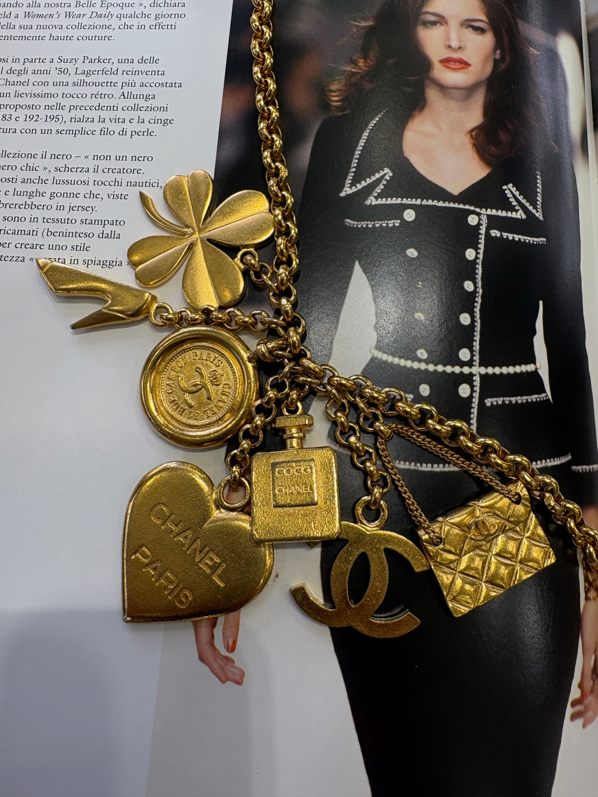 Chanel Cintura a catena con ciondoli portafortuna (Lucky Charms) . Vintage metà anni ‘90