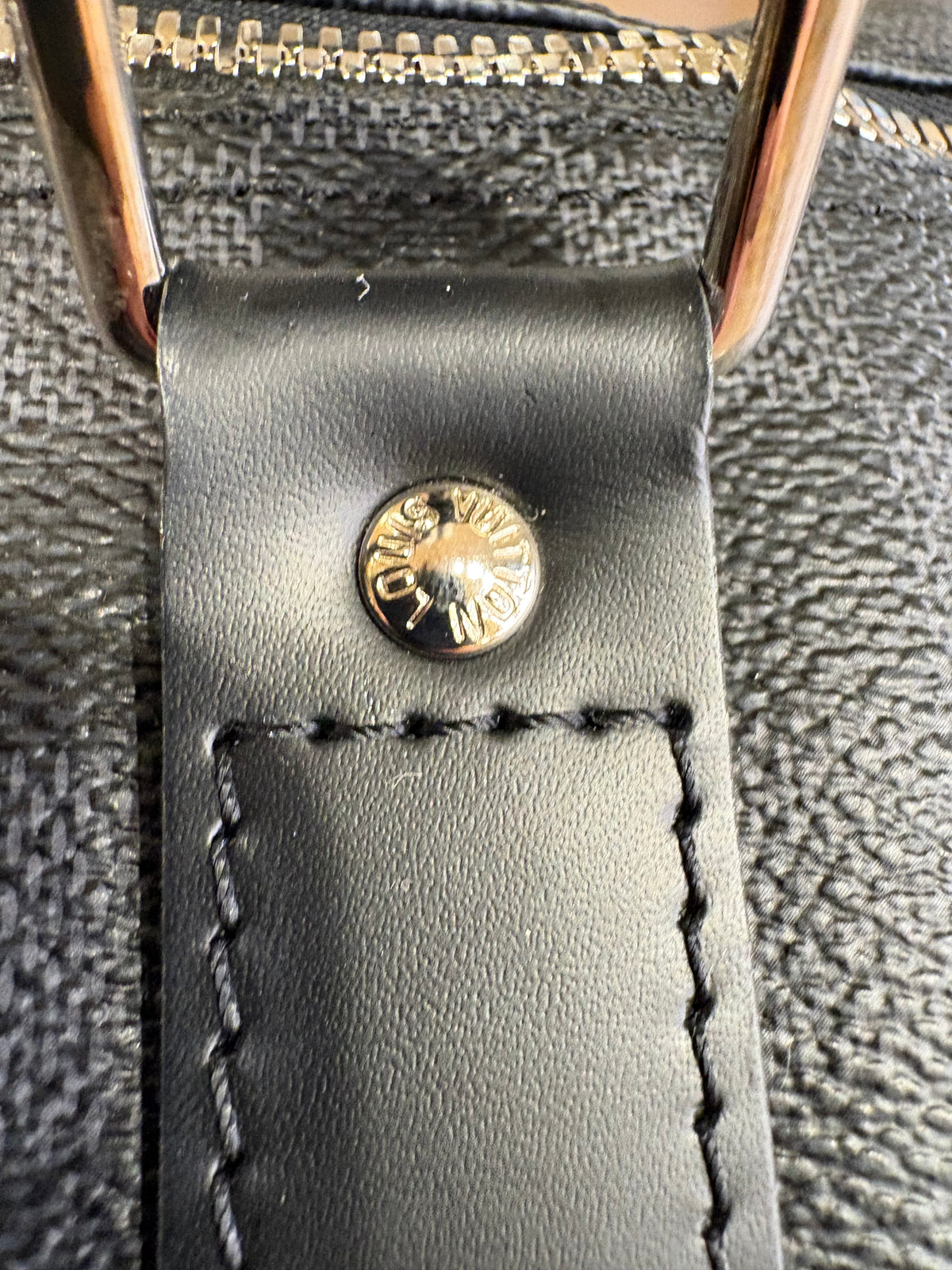 Louis Vuitton Keepall Bandoulière 55 in tela damier graphite e pelle nera