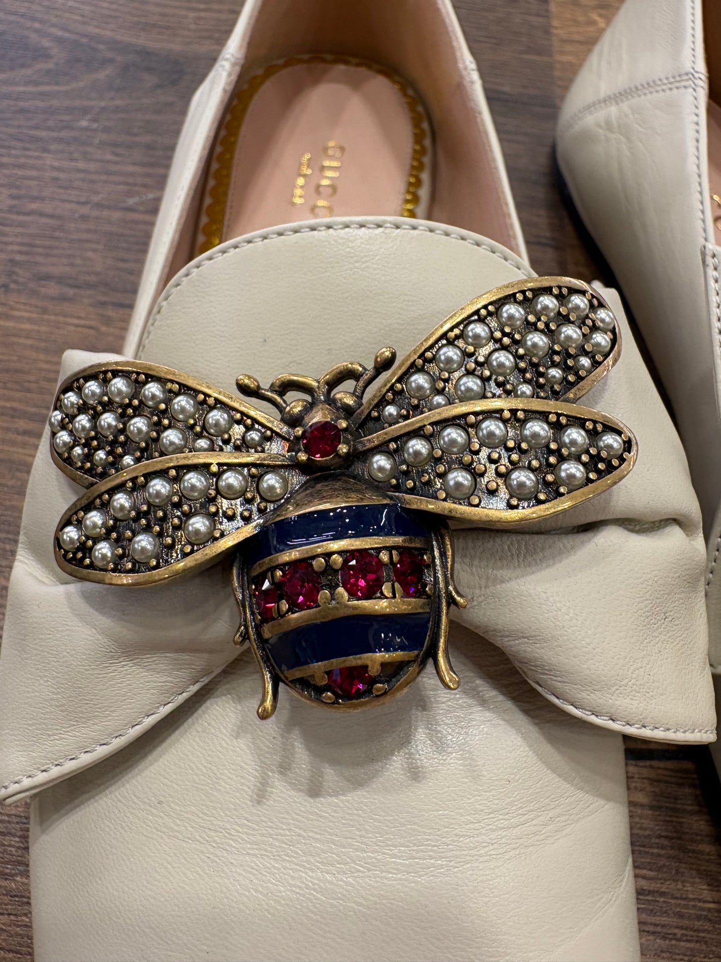 Gucci Mocassini Queen Margaret in Pelle con Ape Gioiello