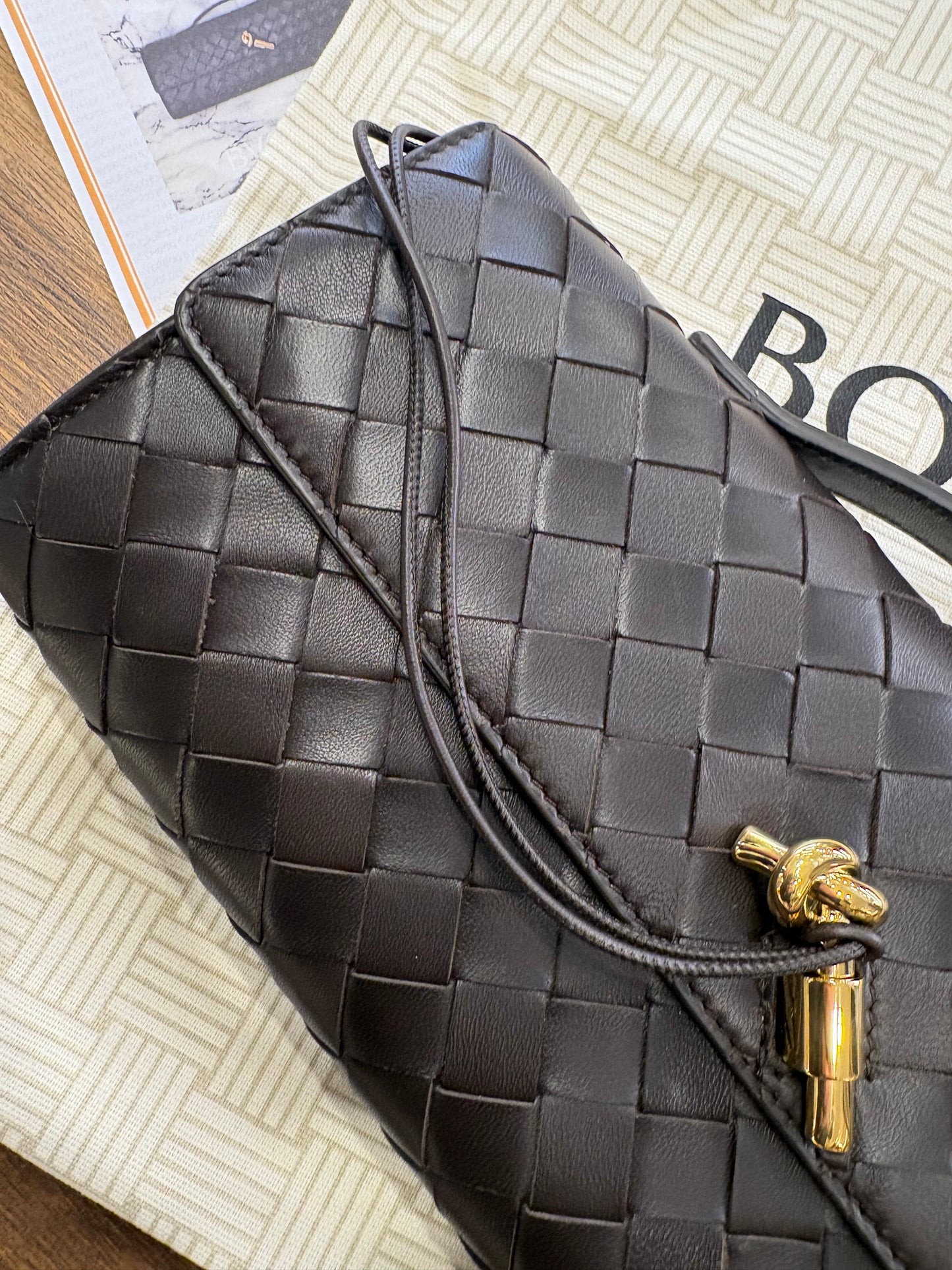 Bottega Veneta Andiamo clutch (fondant). Nuovo