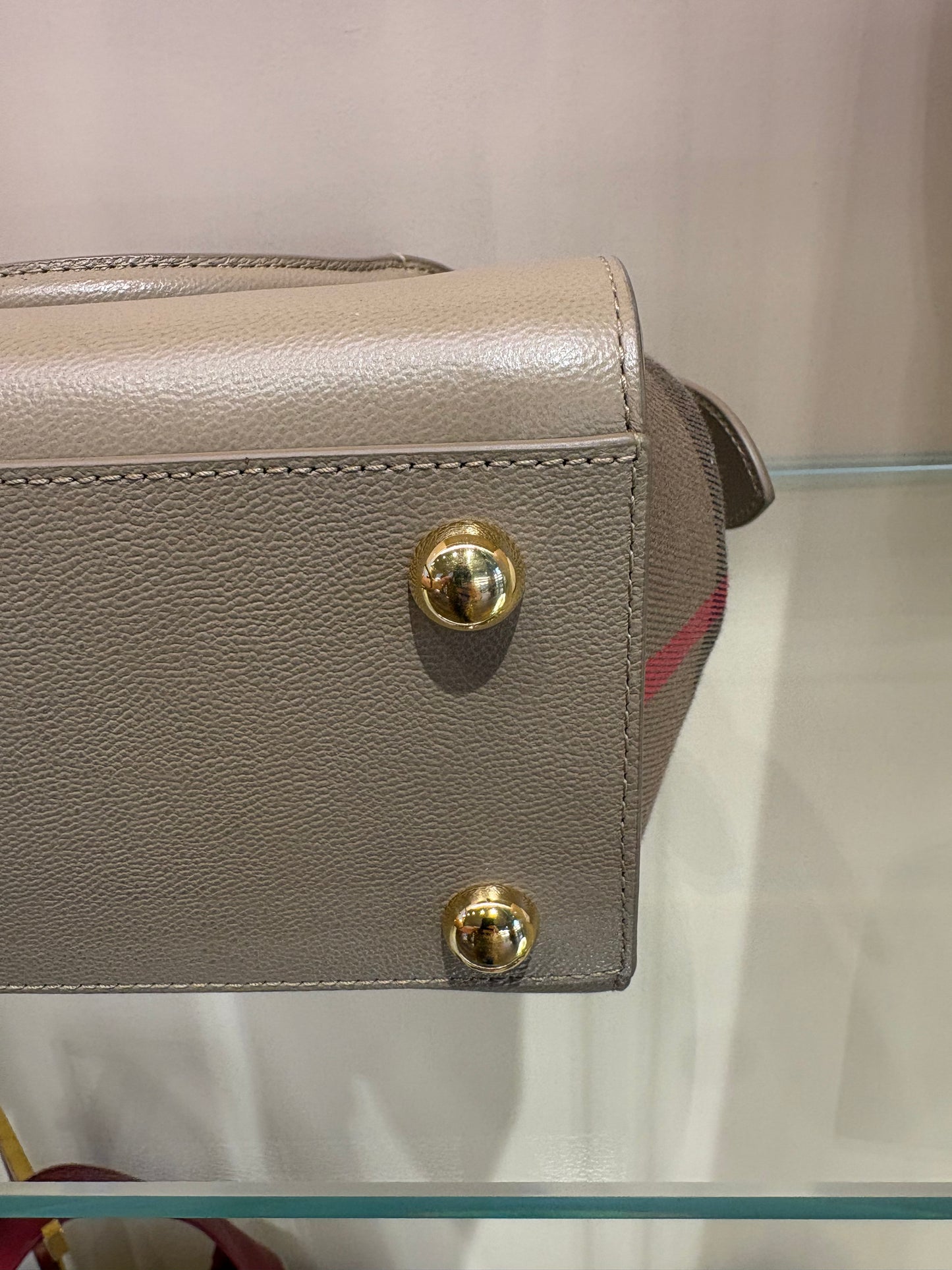 Burberry Borsa a Mano  Mini Banwell Tote in Pelle Martellata Beige -Tortora