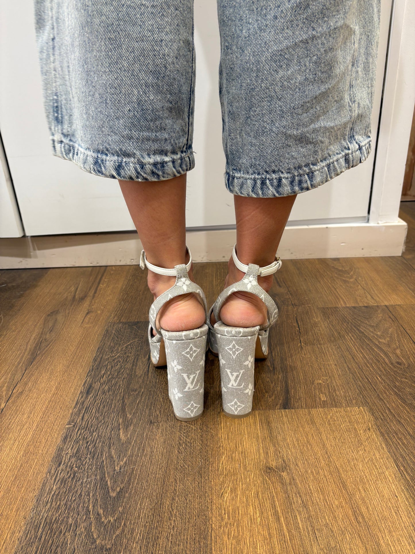 Louis Vuitton sandali 39