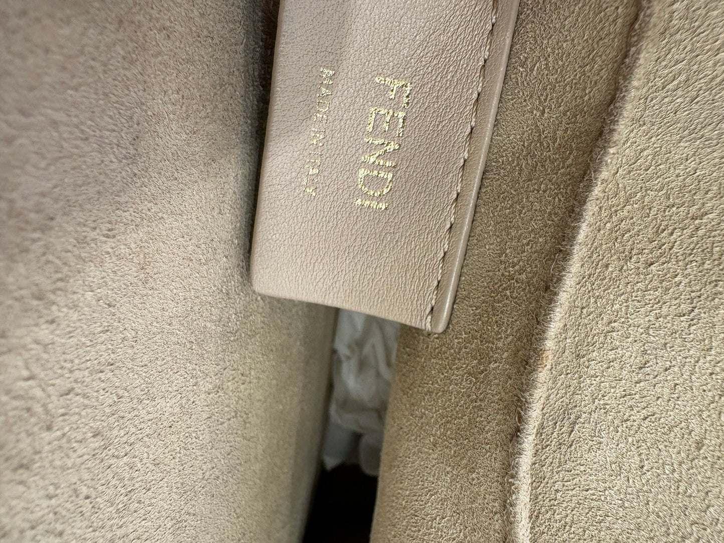 Fendi Kan U Medium in Vitello Liberty Bi-Color con Patta Goffrata FF