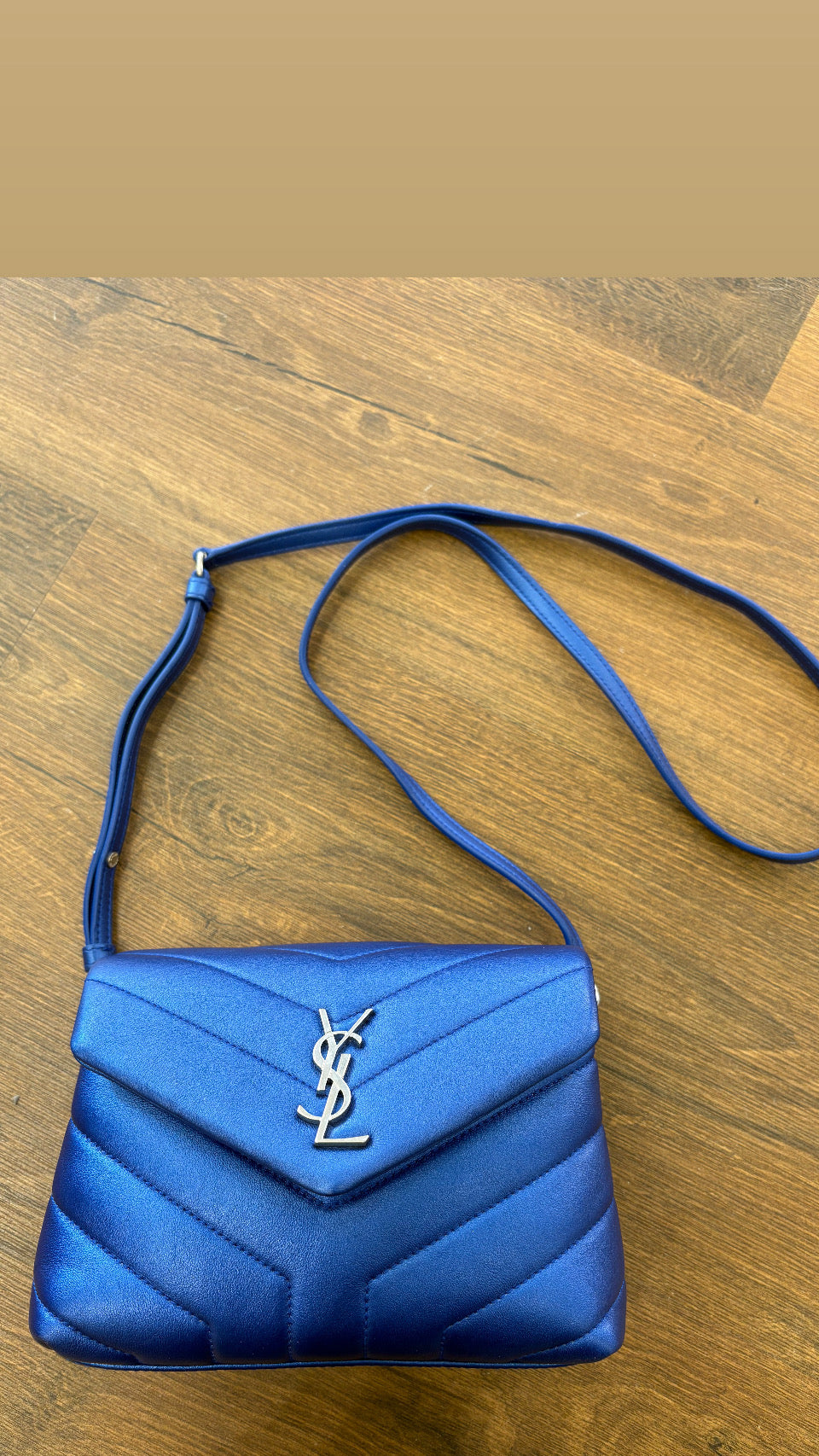 Ysl Loulou Toy in pelle matelasse’ azzurro metallizzato. Nuovo