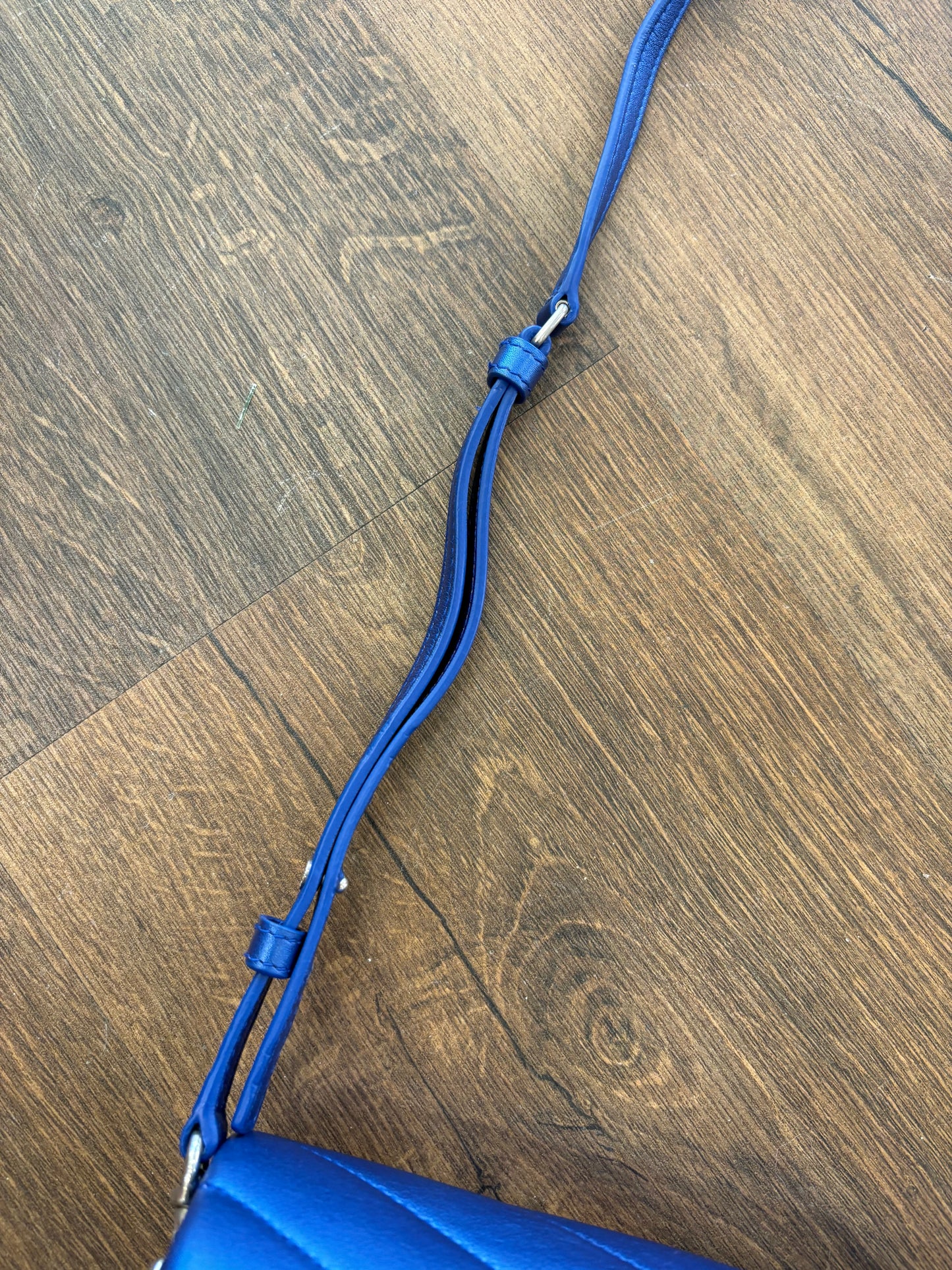 Ysl Loulou Toy in pelle matelasse’ azzurro metallizzato. Nuovo
