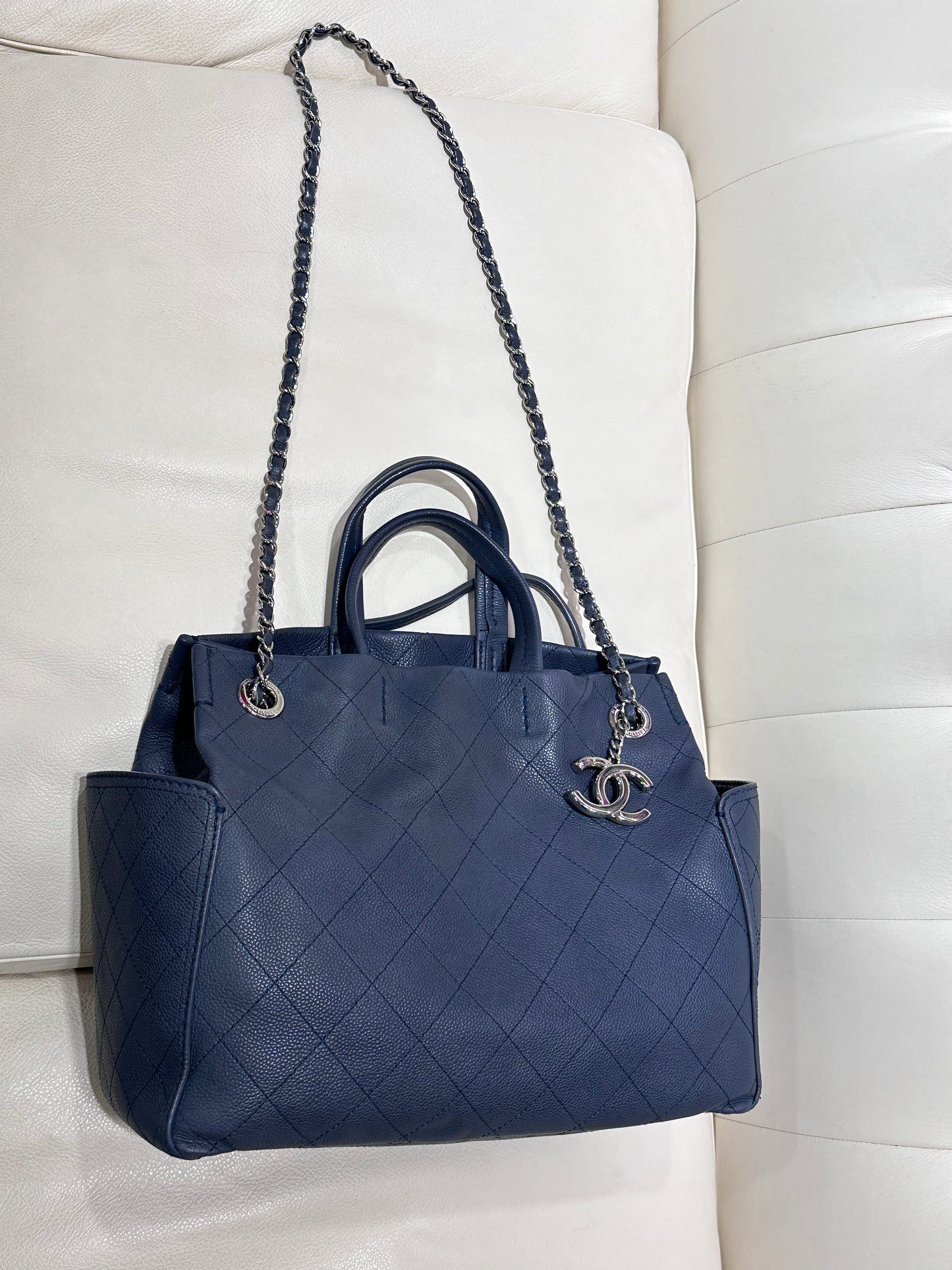 Chanel Pocket Tote   in pelle blu navy