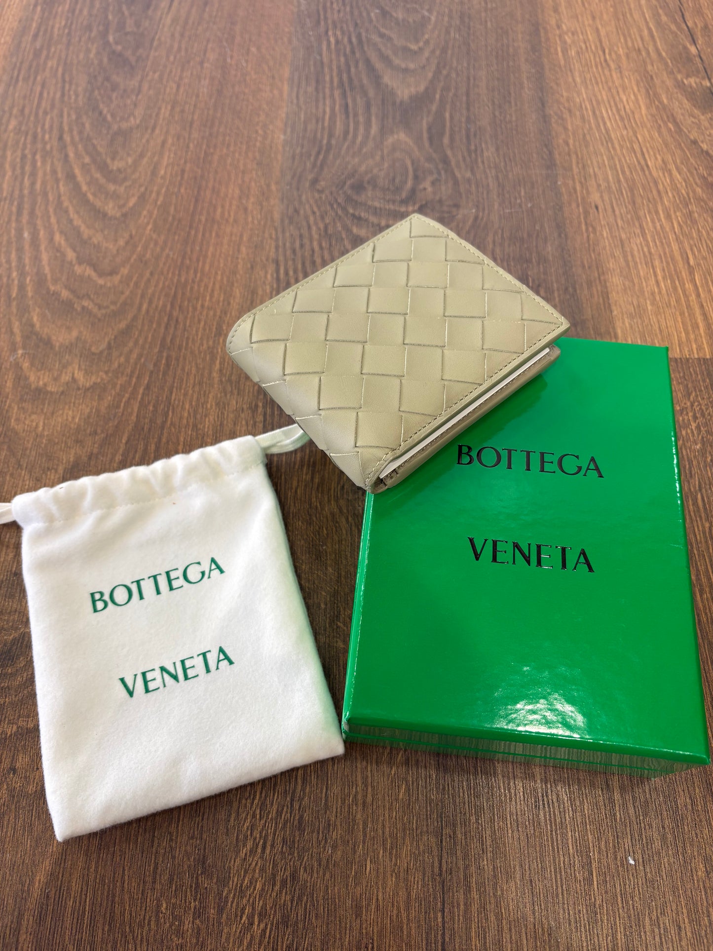 Bottega Veneta portafoglio da uomo in pelle intrecciata . Nuovo