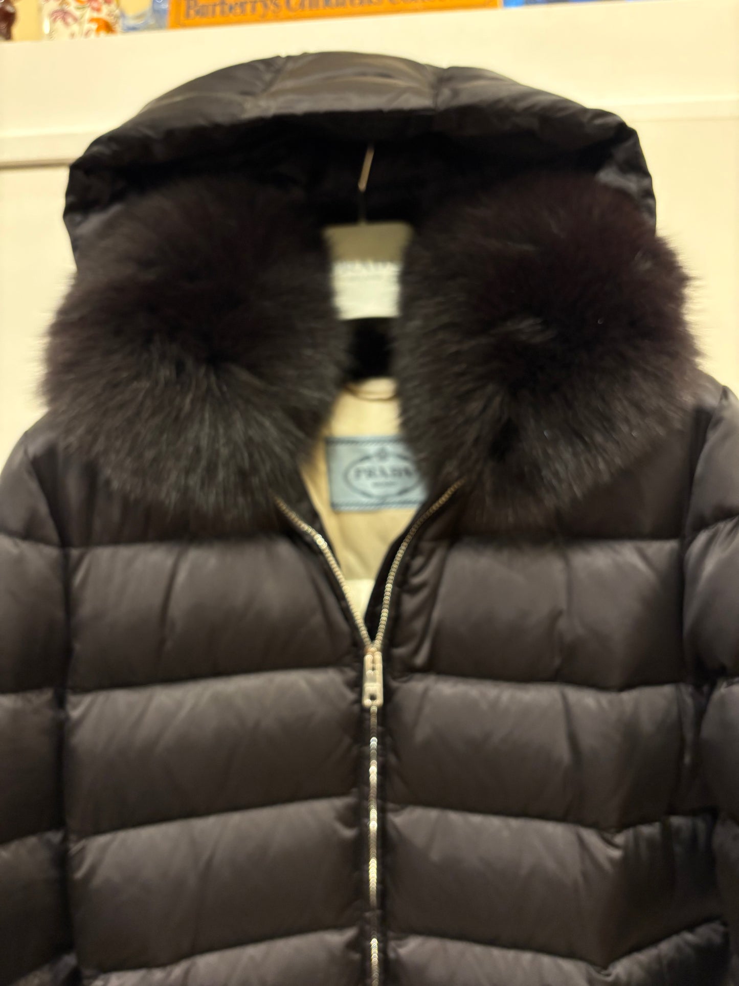 Prada piumino nero collo pelliccia e cappuccio tg42