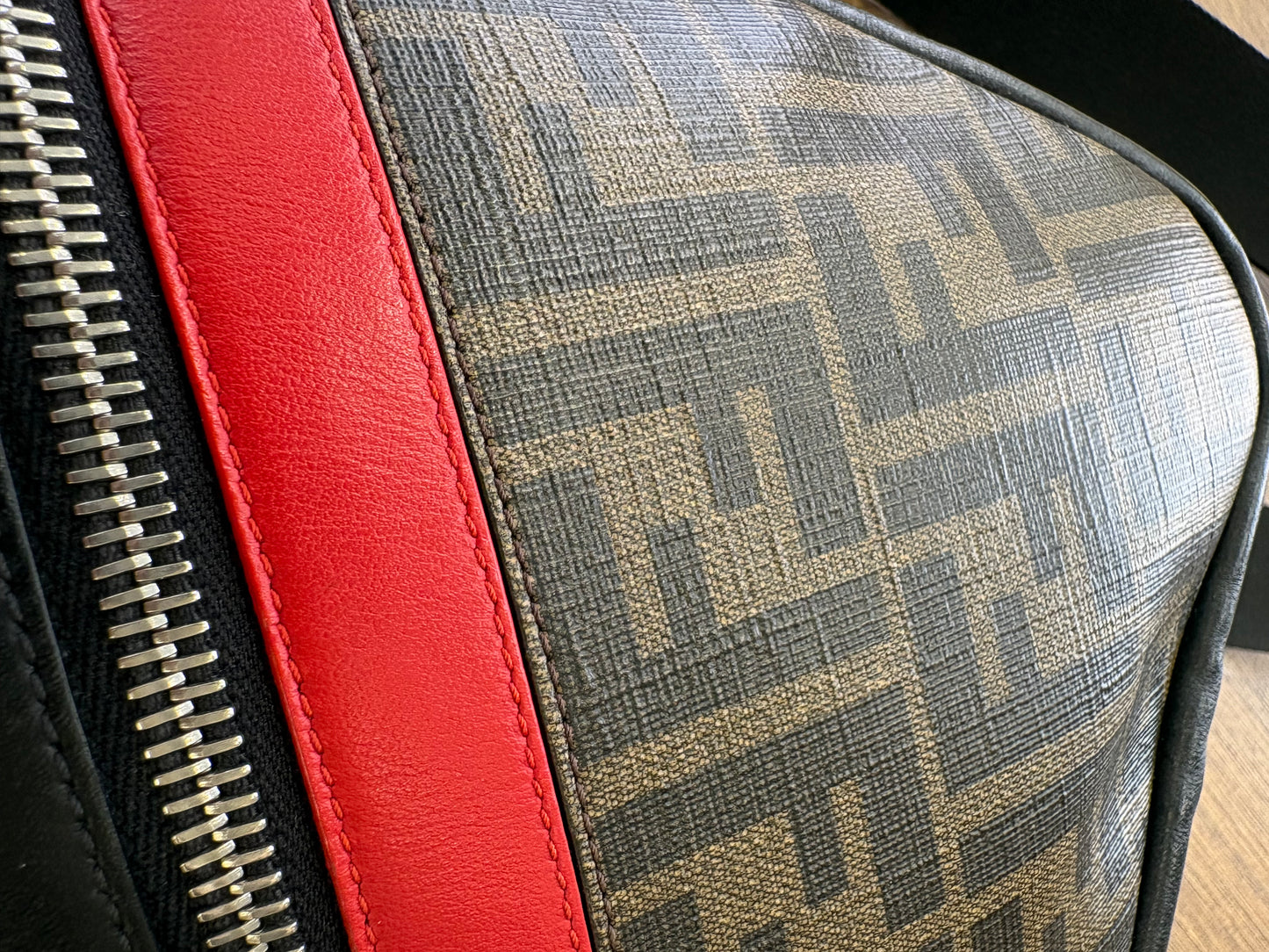 Zaino Monospalla Fendi FF Diagonal in Pelle e Tela Monogram  NeroTabacco