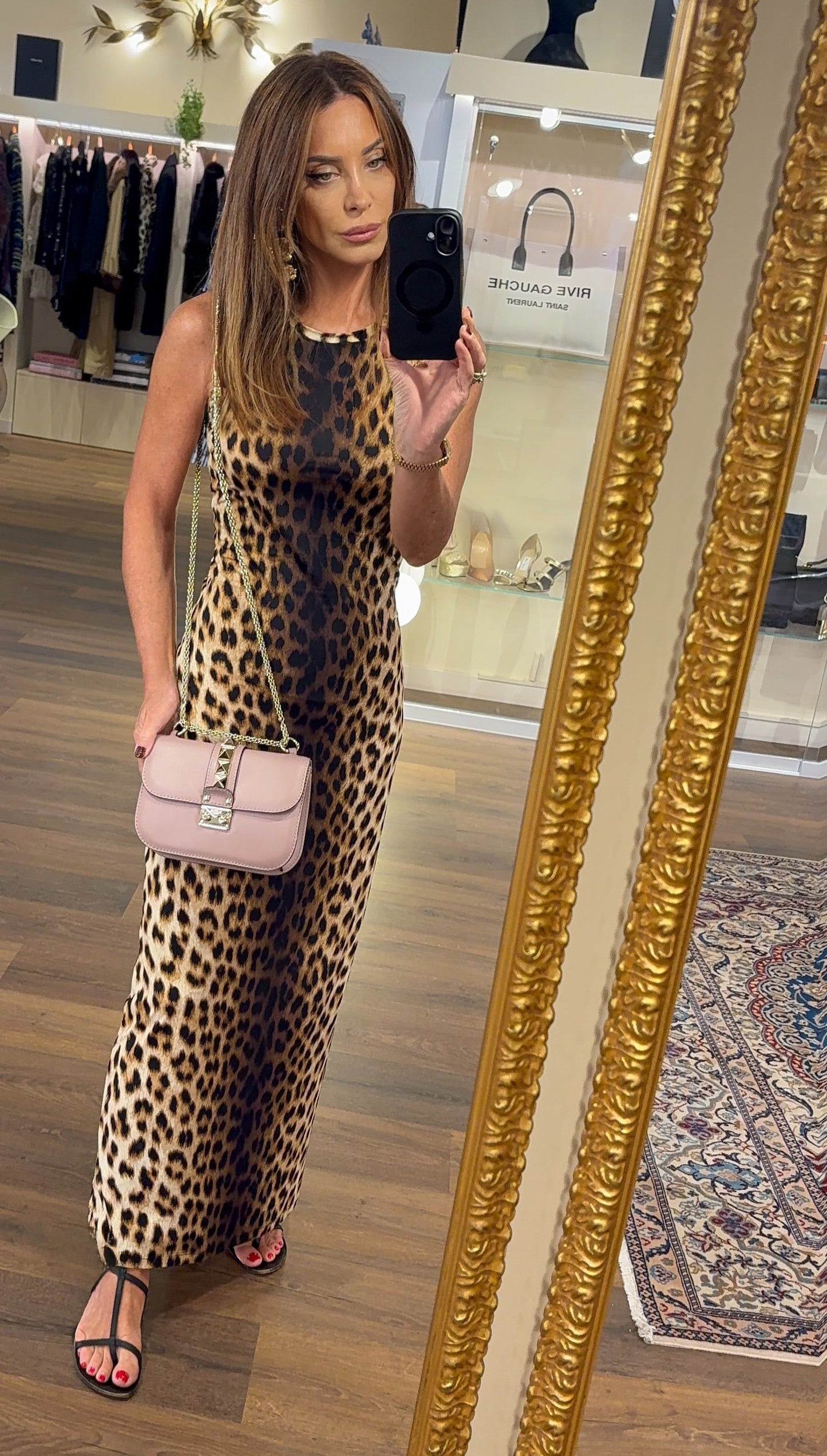 Valentino Garavani Borsa a tracolla  Glam Lock Medium in pelle rosa malva con borchie Rockstud