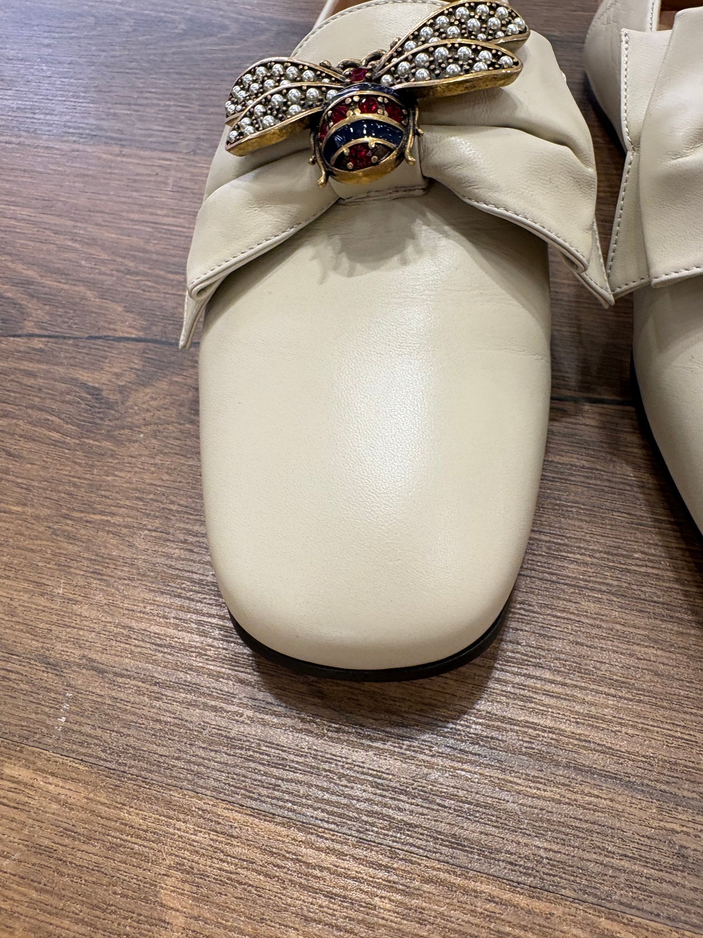 Gucci Mocassini Queen Margaret in Pelle con Ape Gioiello