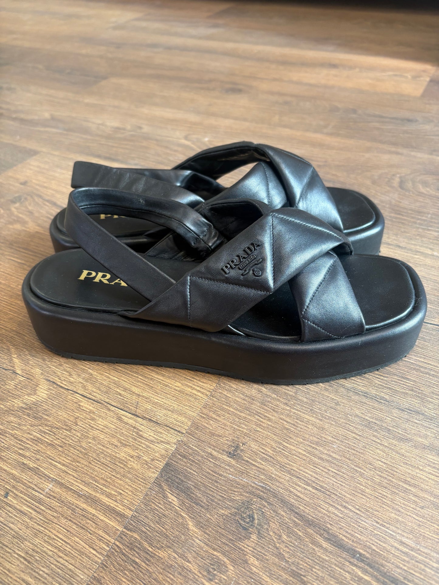 Prada sandali in nappa con zeppa n.41