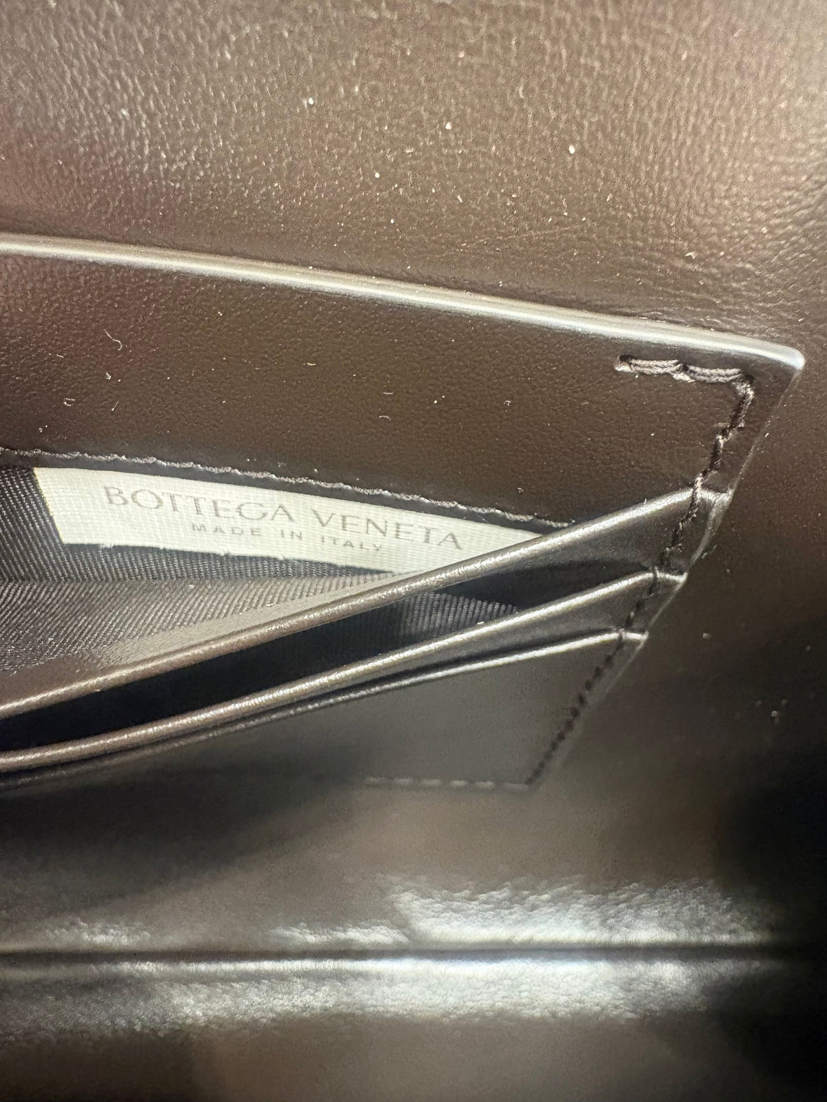 Bottega Veneta Andiamo Clutch Fondant. Nuovo