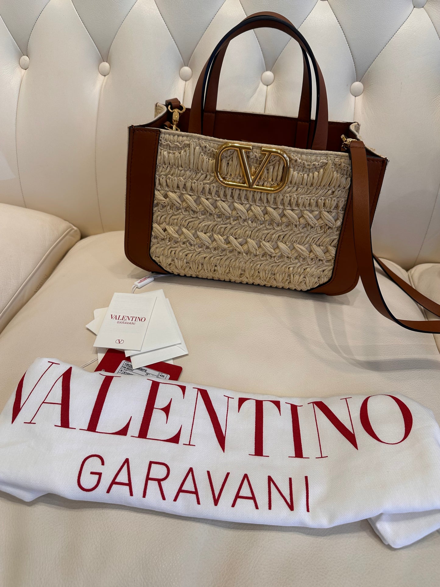 Valentino Vlogo in rafia crochet e pelle cognac